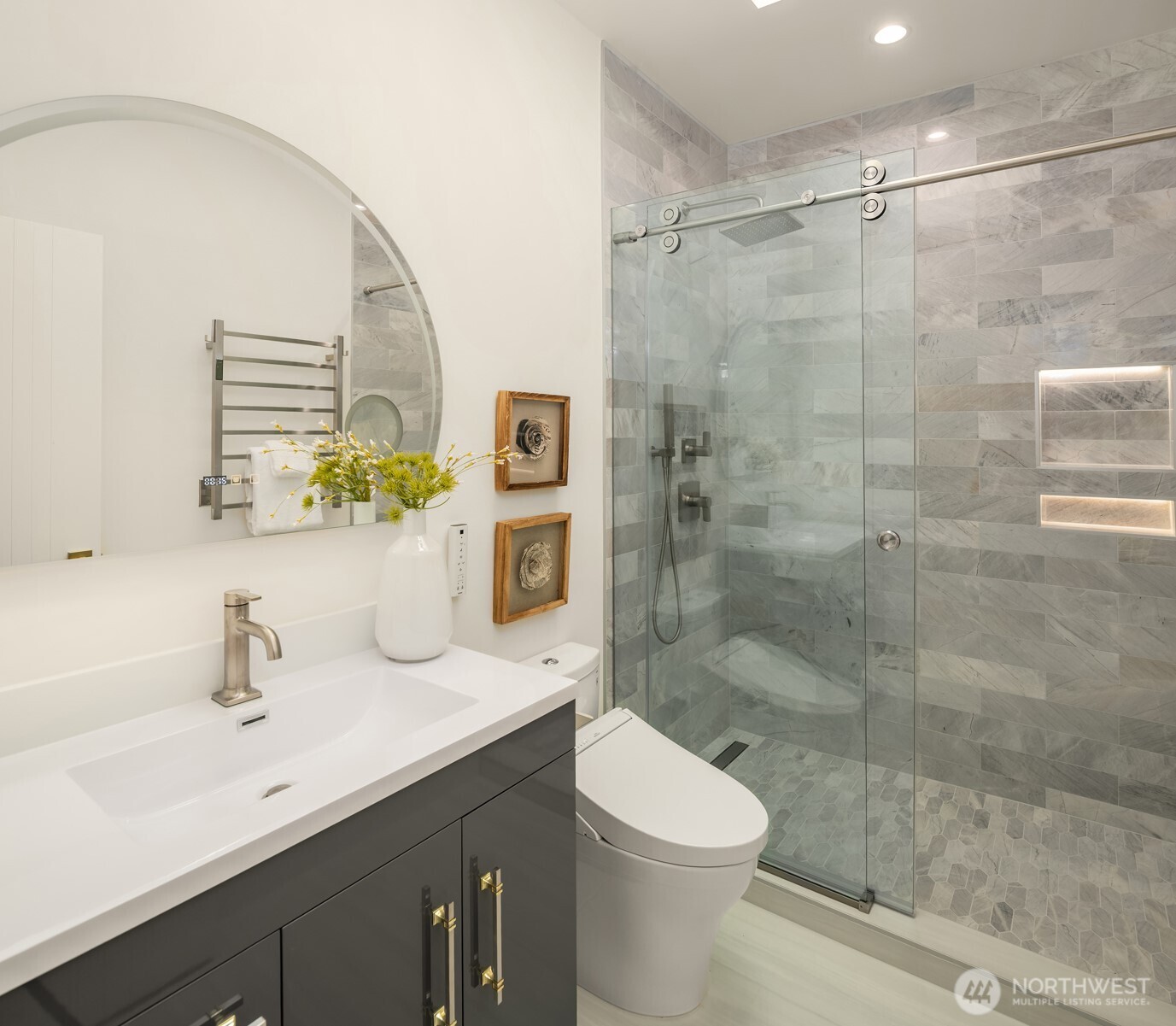Ensuite-bathroom on 2nd floor.