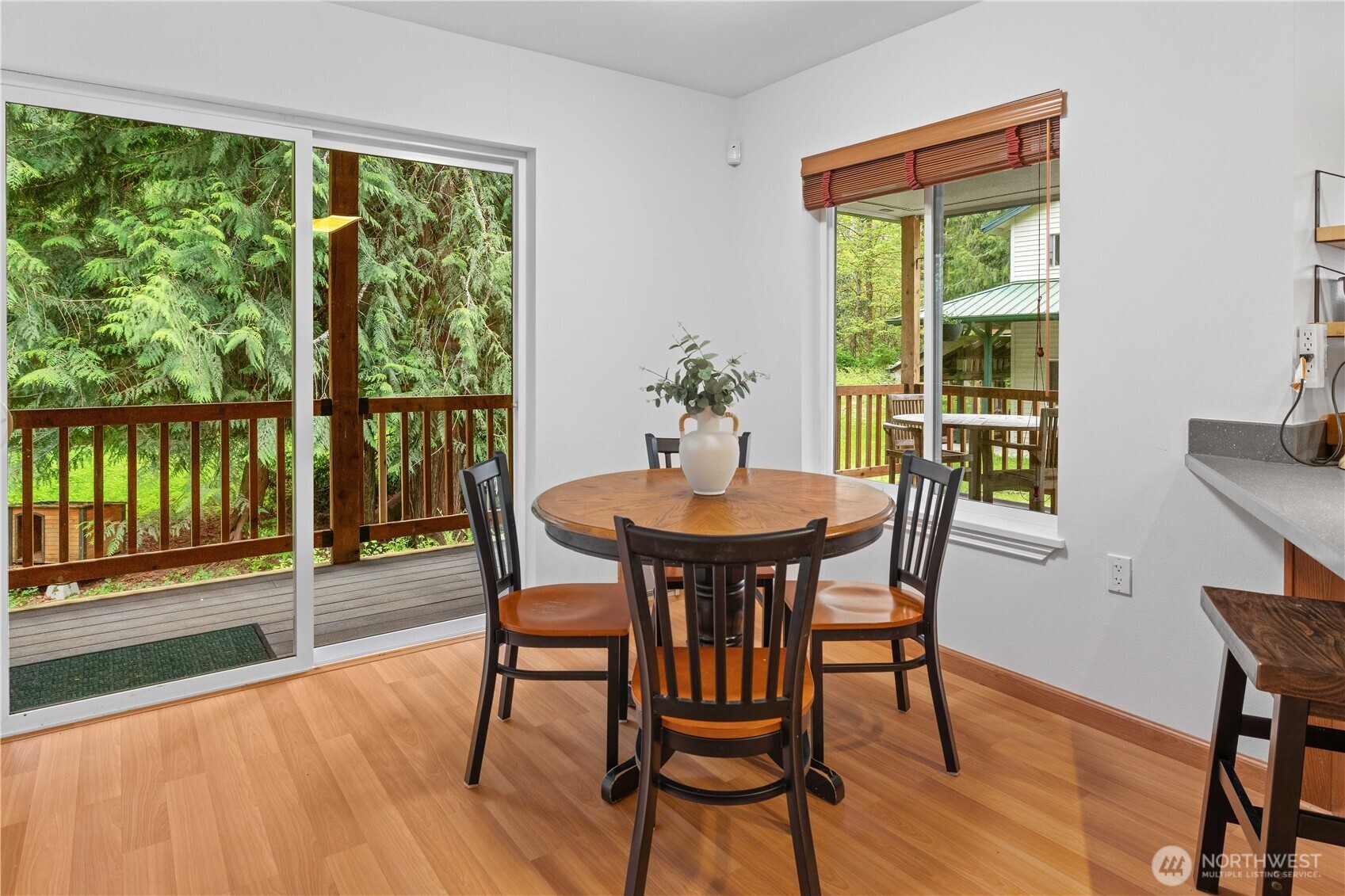 Kitchen dining space