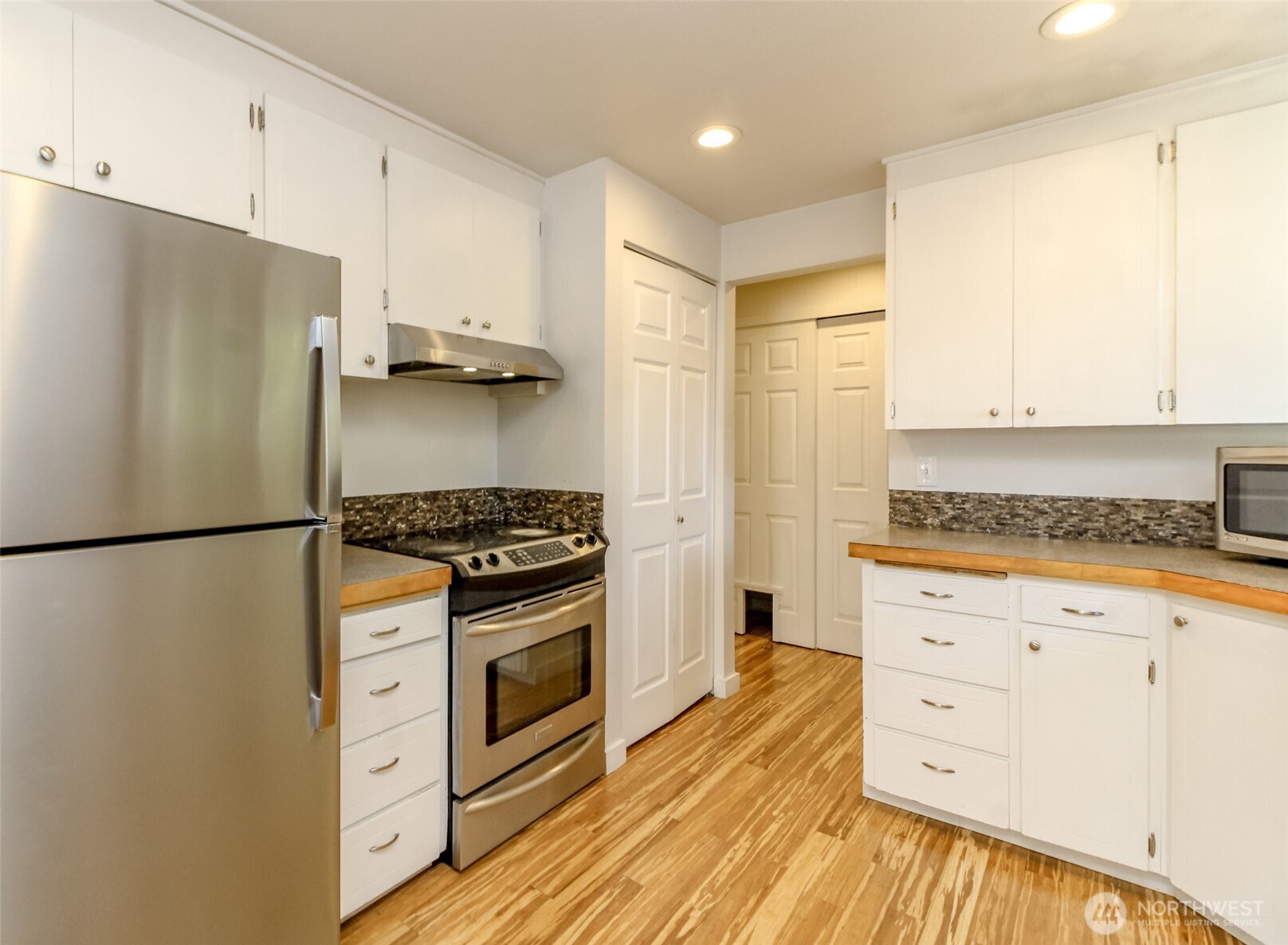 Stainless steel appliances stay