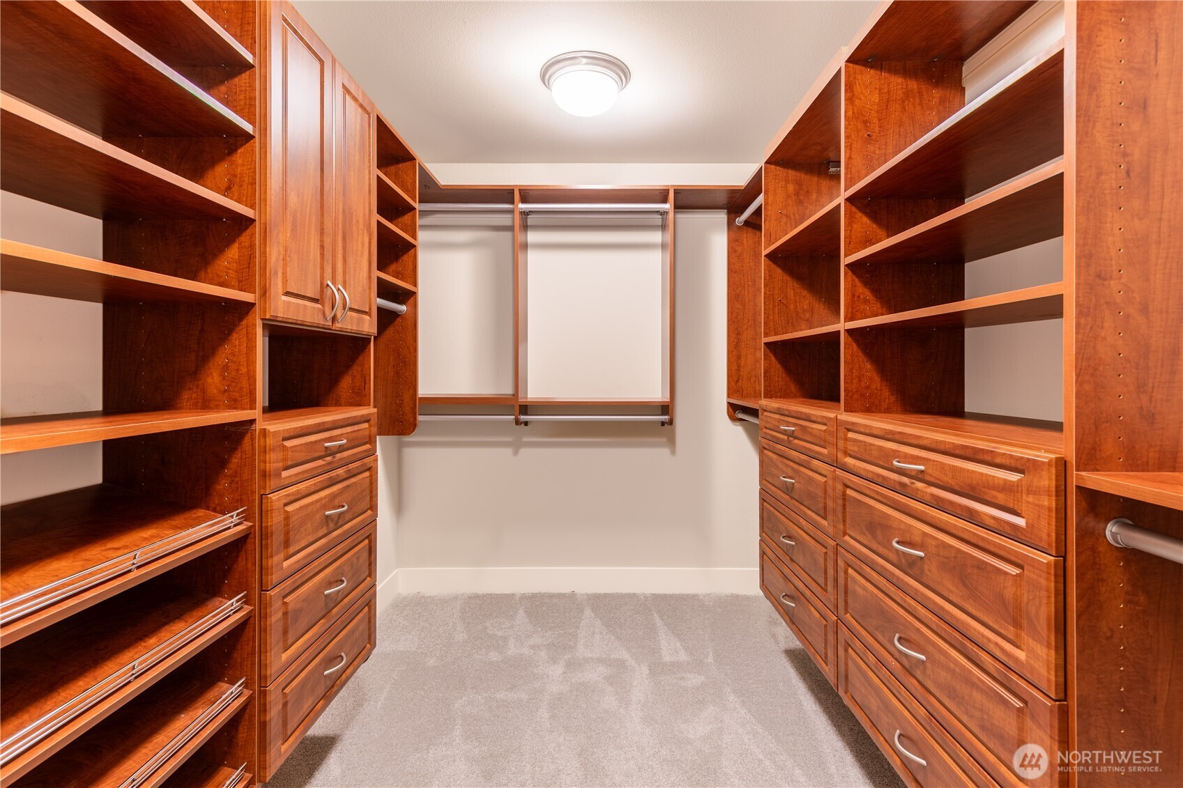 Primary suite walk-in closet