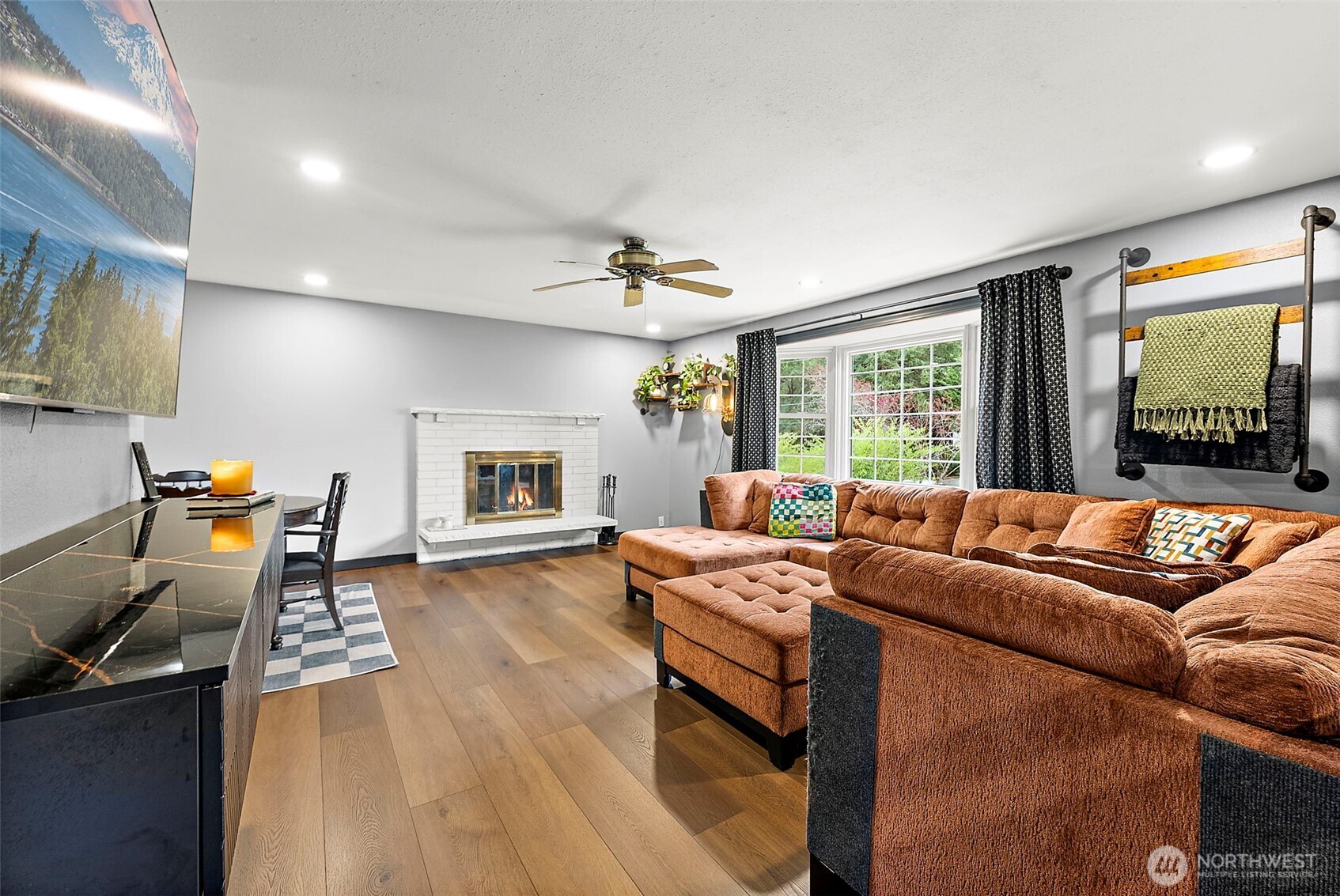 Spacious living room!