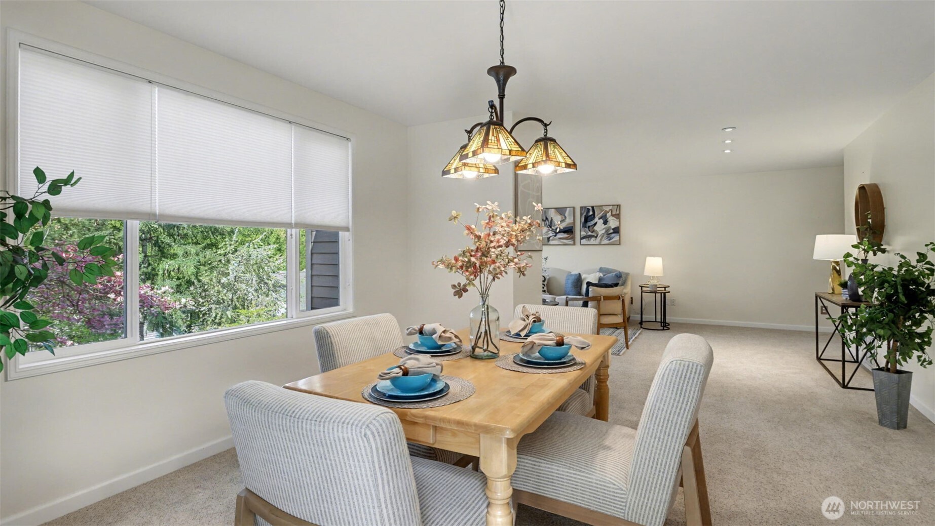 Large dining area with territorial views.