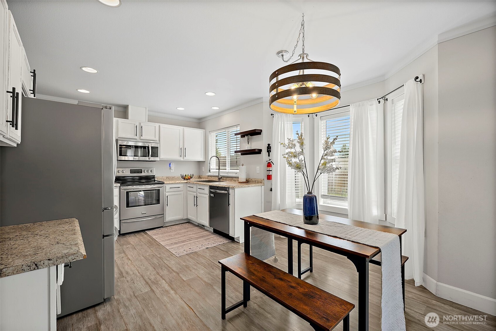 Spacious eat-in kitchen