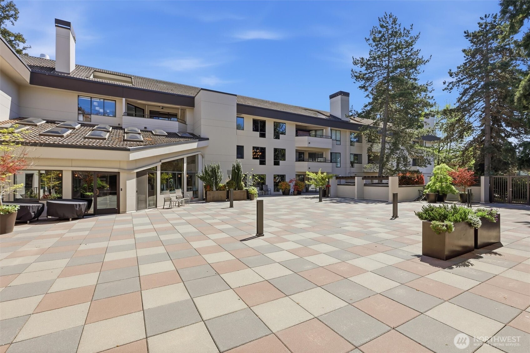 Amenities: Courtyard
