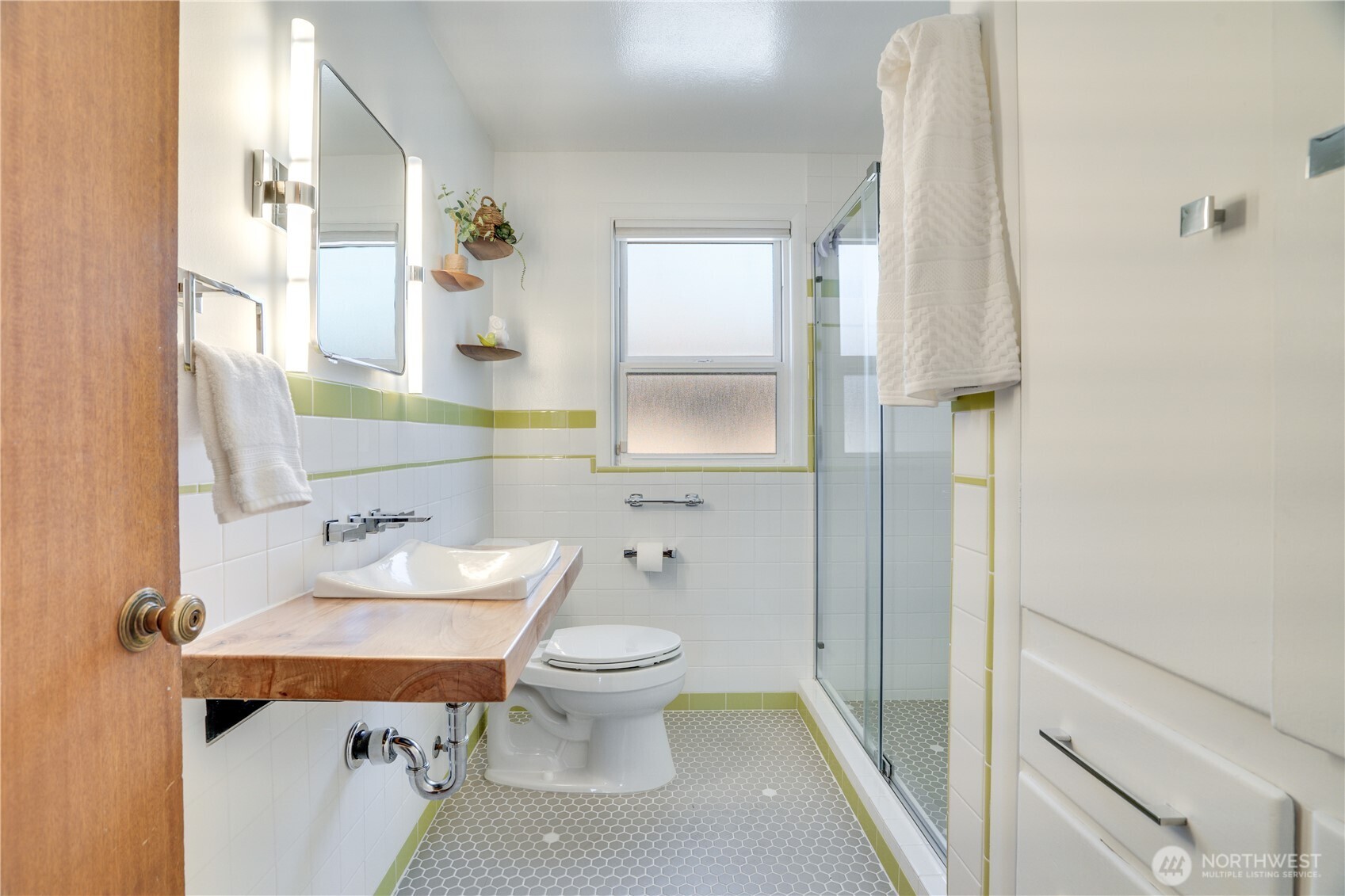 Remodeled main floor bath