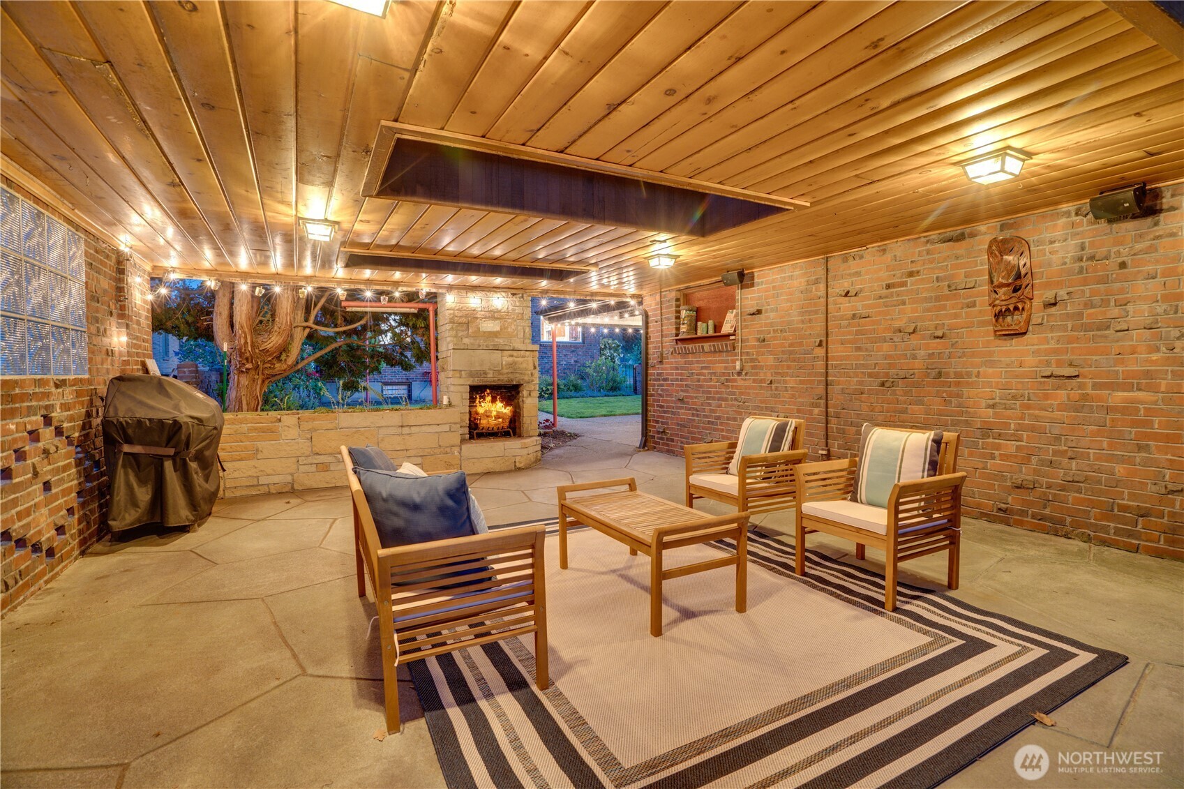 Tiki bar! Photo is edited to include fire. Seller has not made a fire here.