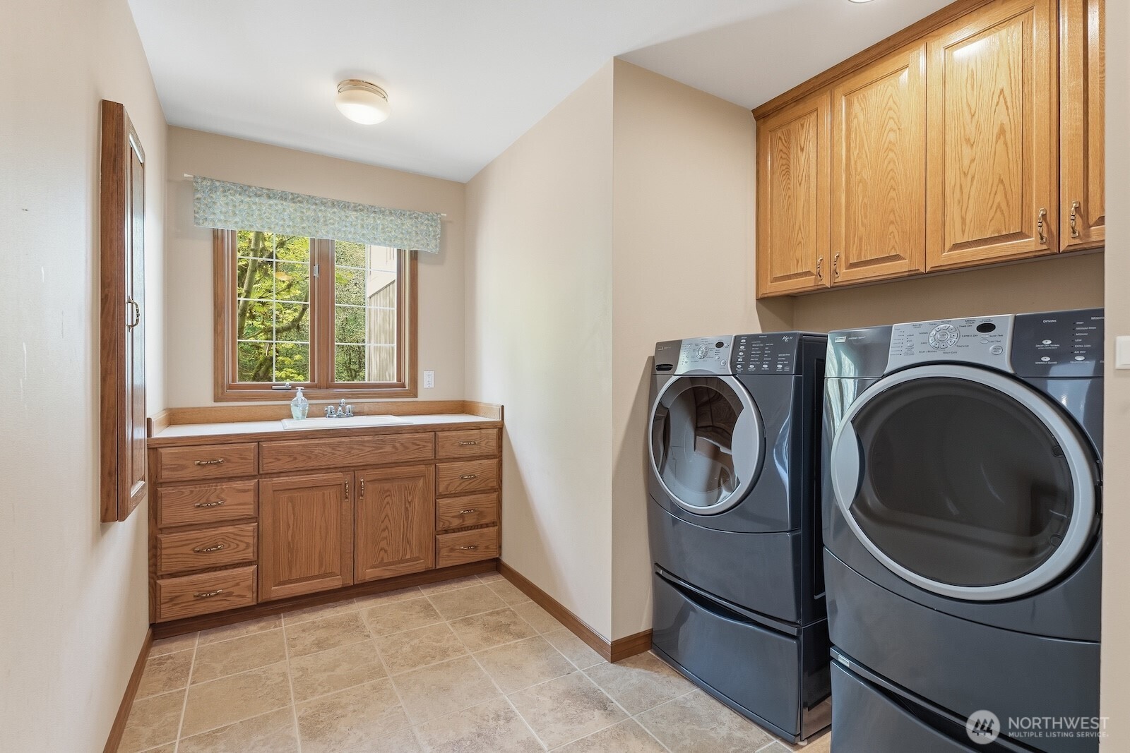Spacious laundry room.