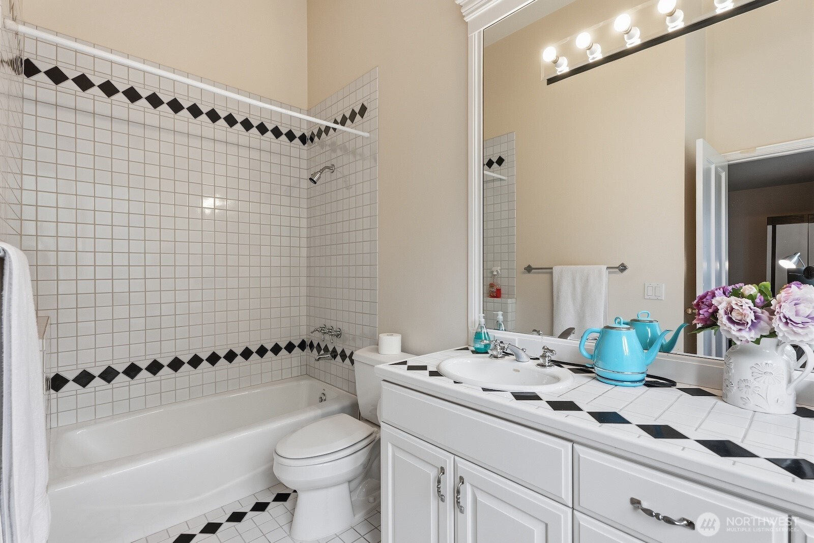 Main floor en-suite bathroom off guest room.