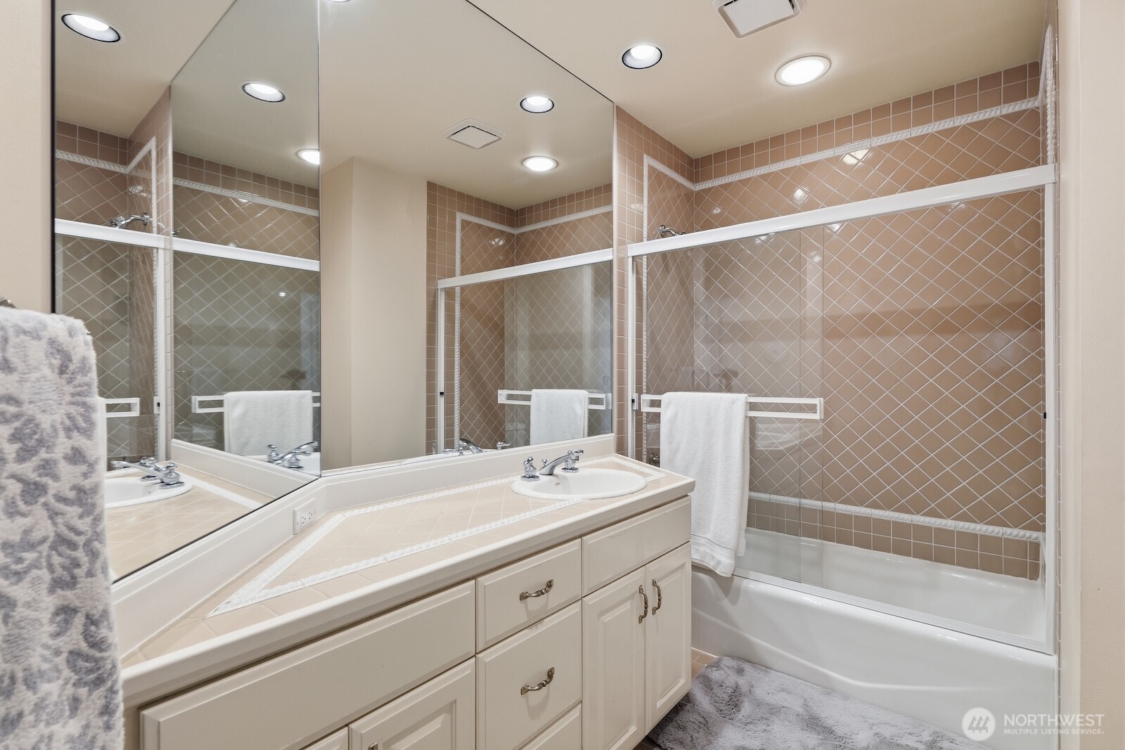 Upstairs hall bathroom.