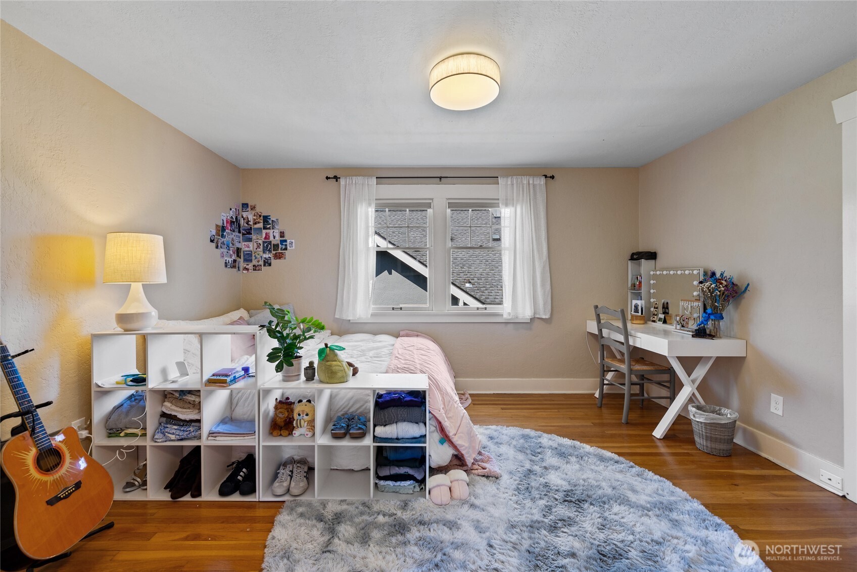 Second bedroom on the upper floor, total of 5 bedrooms.