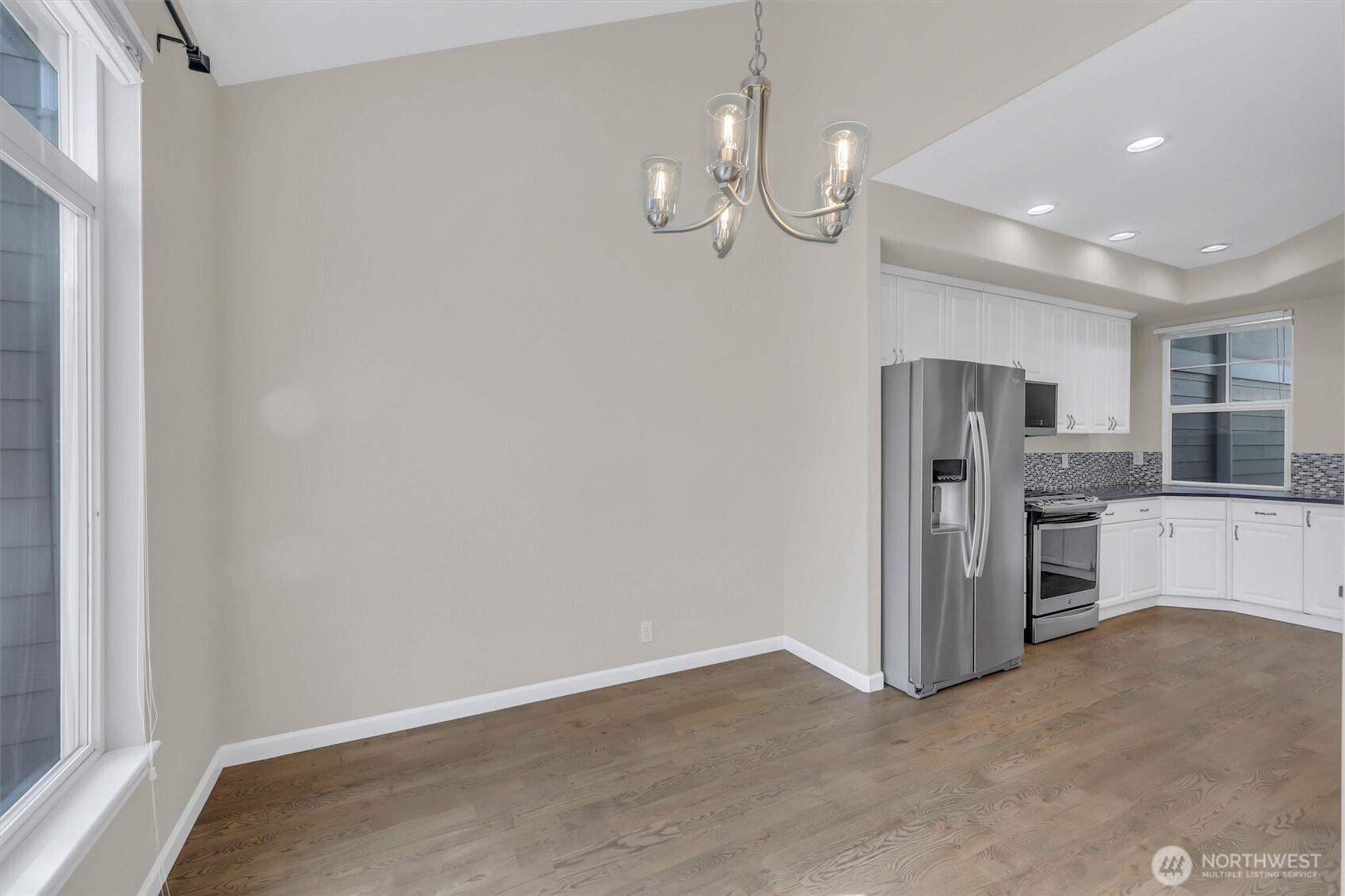 Good sized formal dining with versatile space