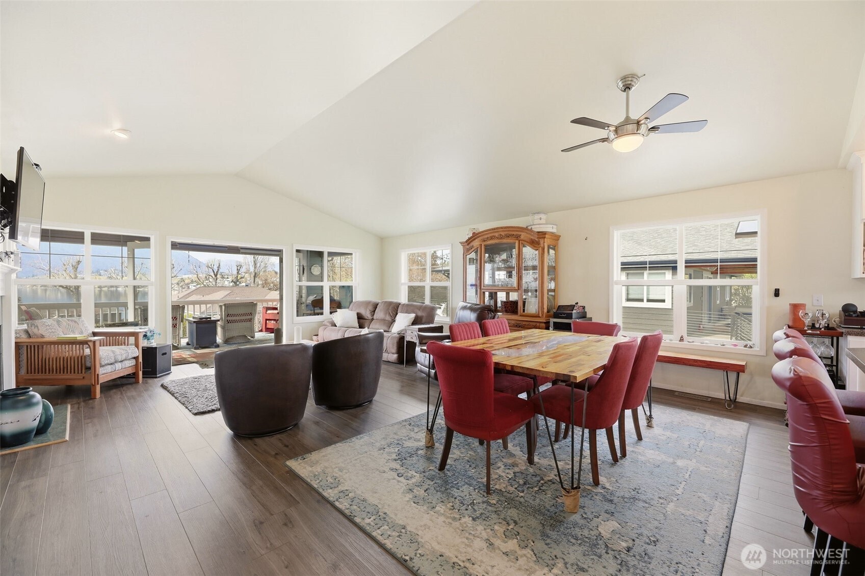 Open Concept Dining & Living Space