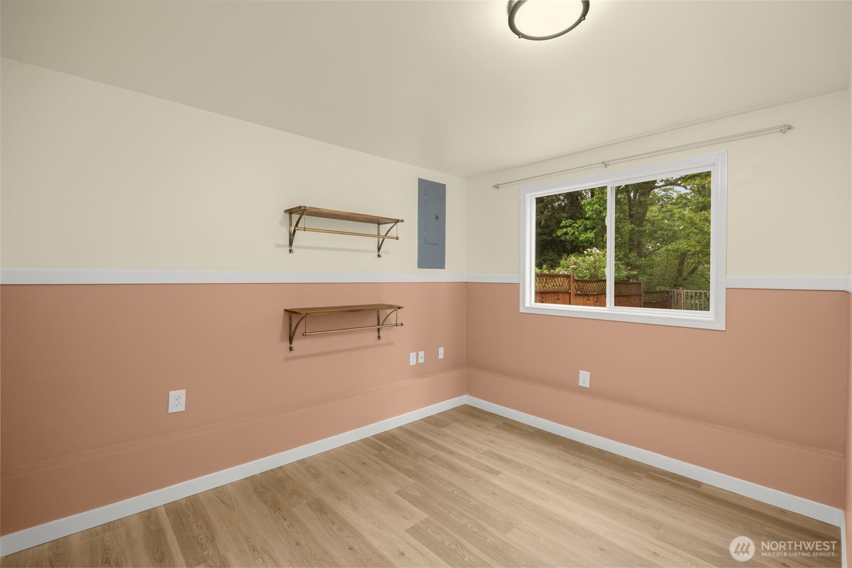 Additional bedroom - maybe used as office