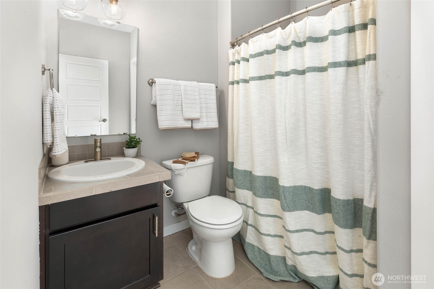 Full bath in main level bedroom.