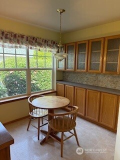 eating nook w/ built-in cabinets