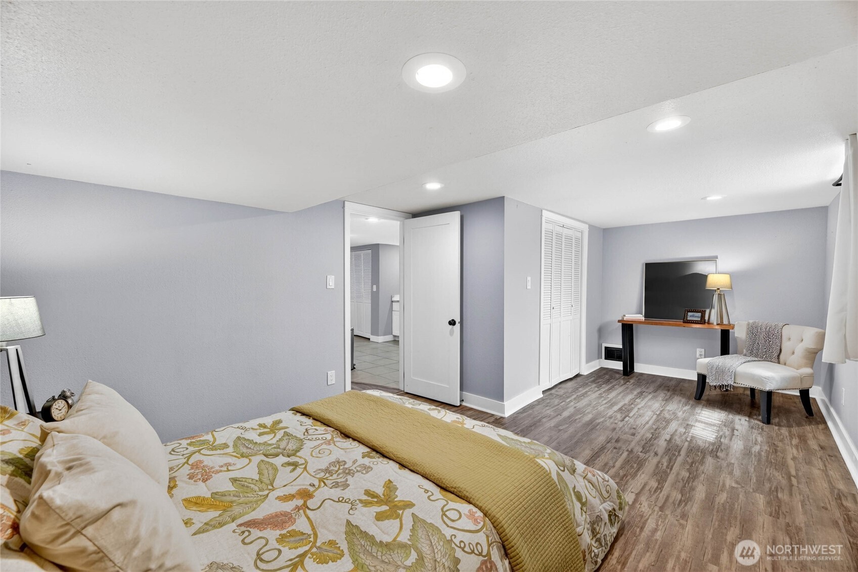 Lower level guest suite