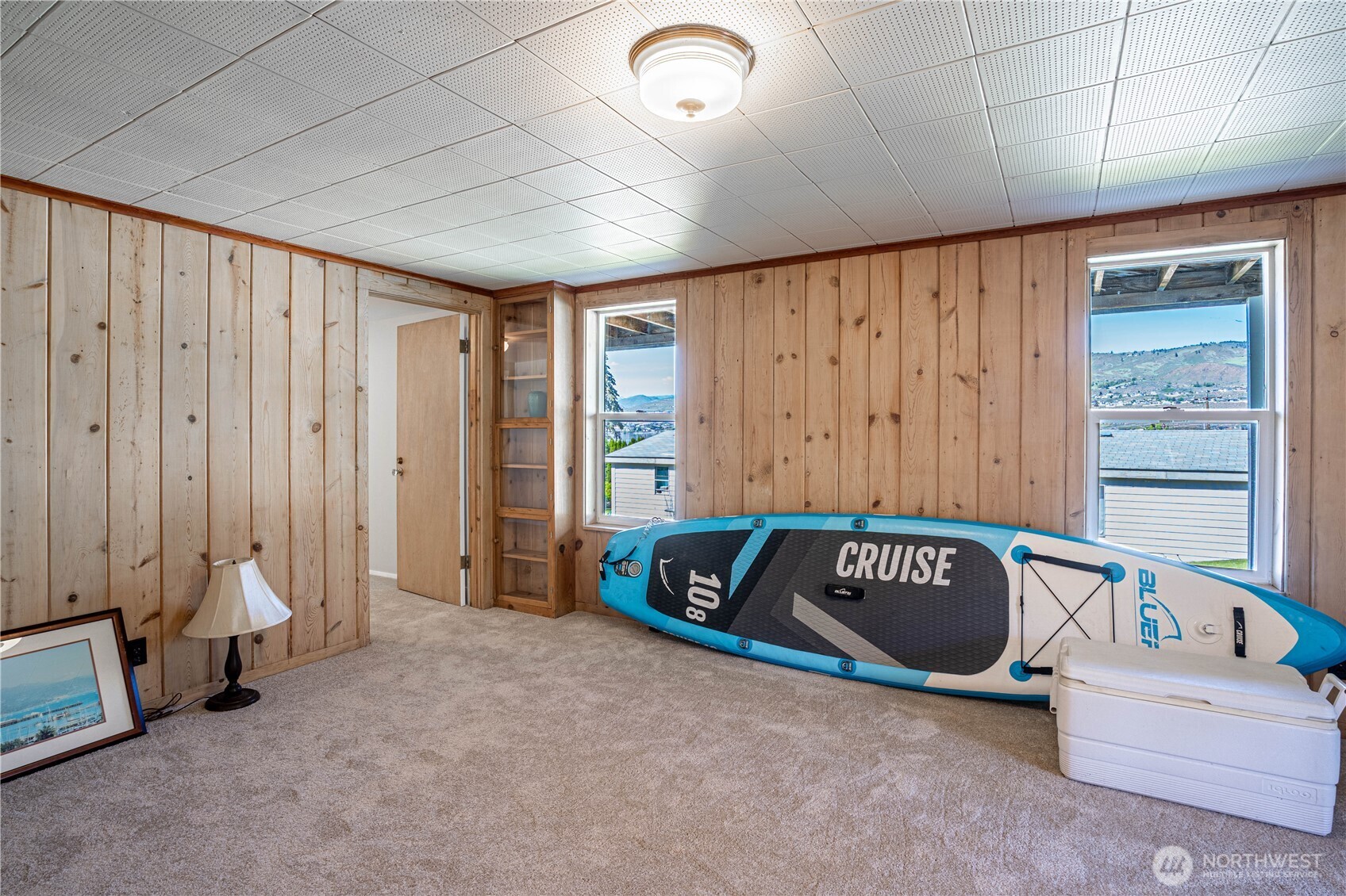 Lower level living with walkout