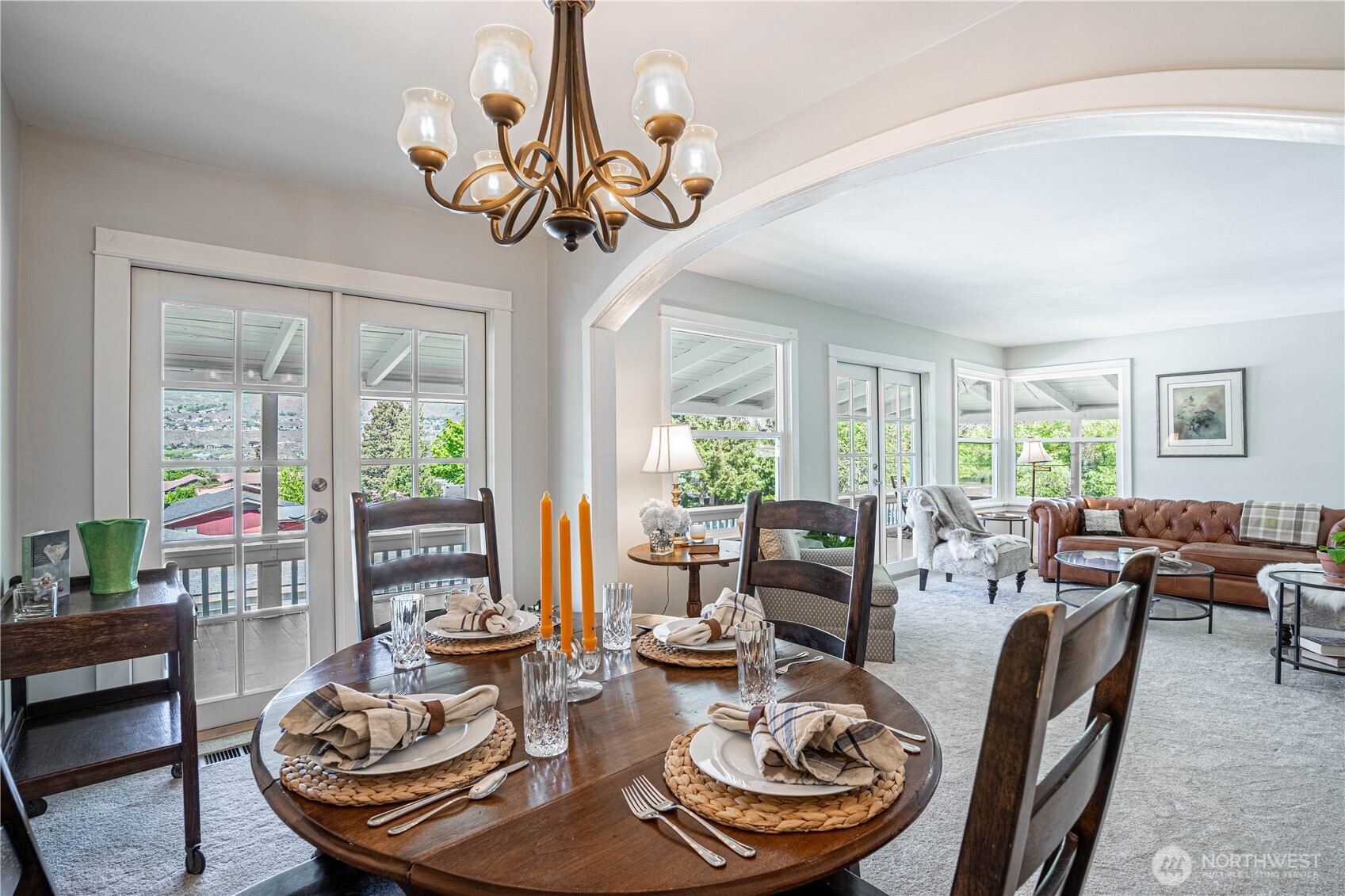 Quaint dining area with Frenche Door to deck