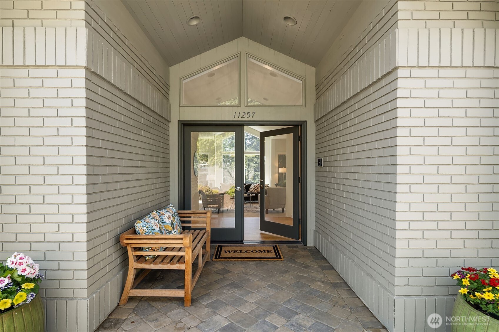 Covered vaulted entry