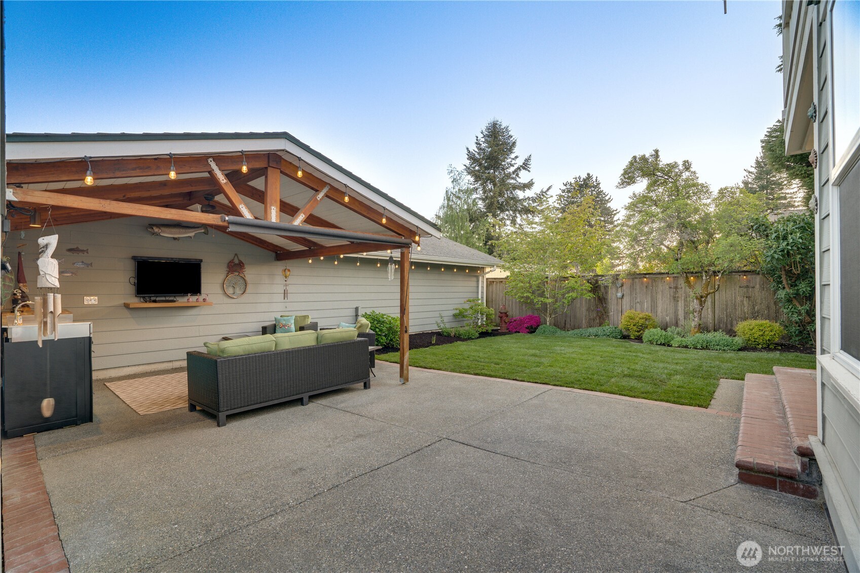 The backyard that makes you forget the city exists.