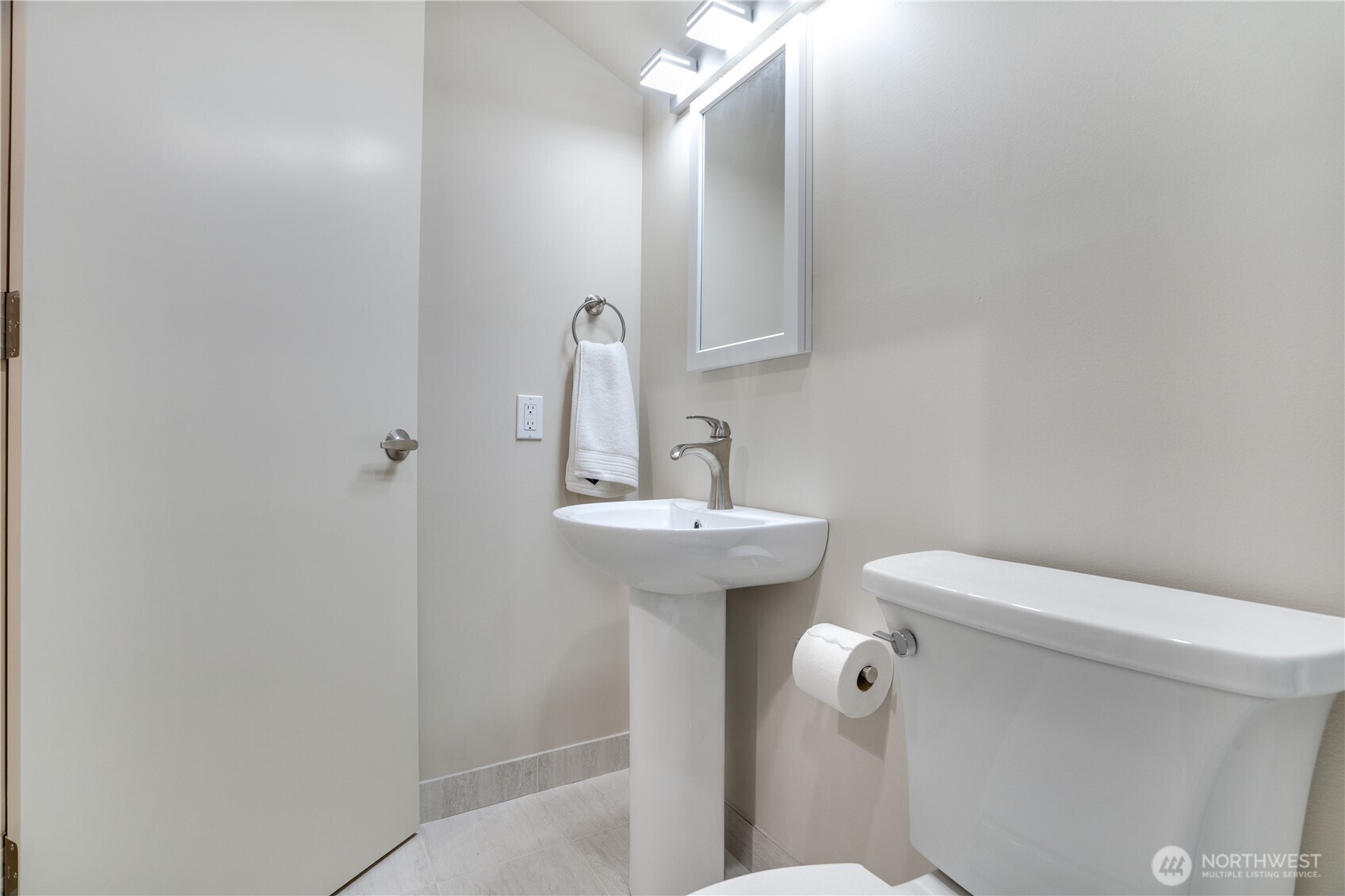 A full 1.75 bath in the loft. Because if you’re going to build a shop, build it right.