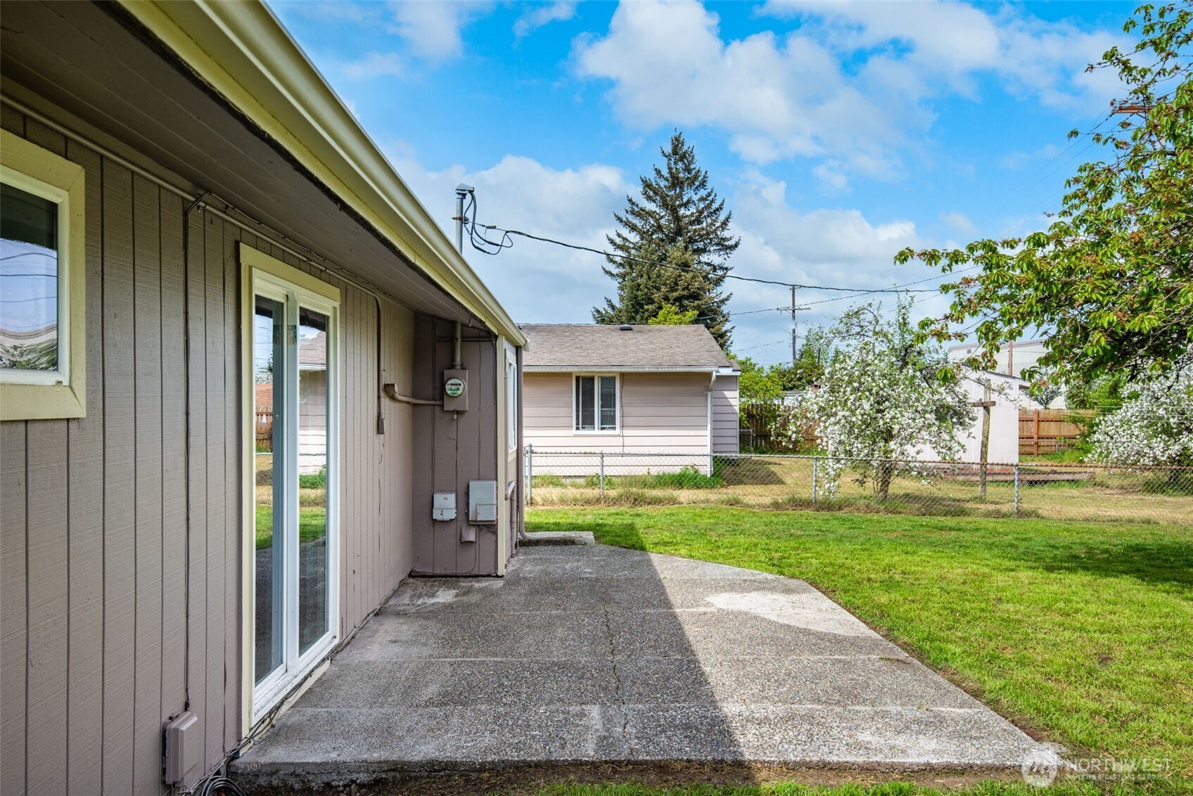 Patio & large backyard. Perfect for the warmer months!
