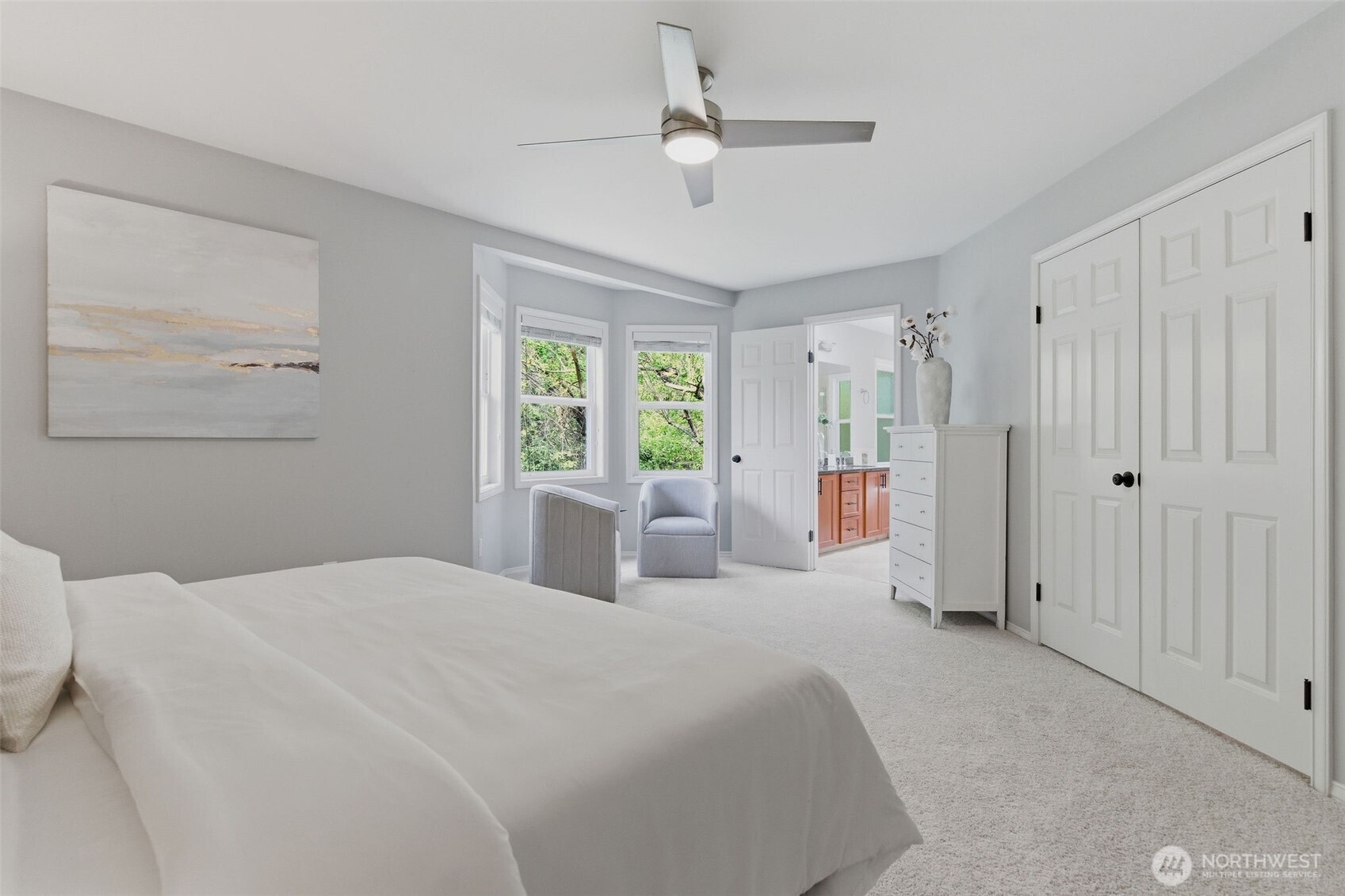 Primary suite includes a 5-piece bath with heated floors, soaking tub and walk in closet.