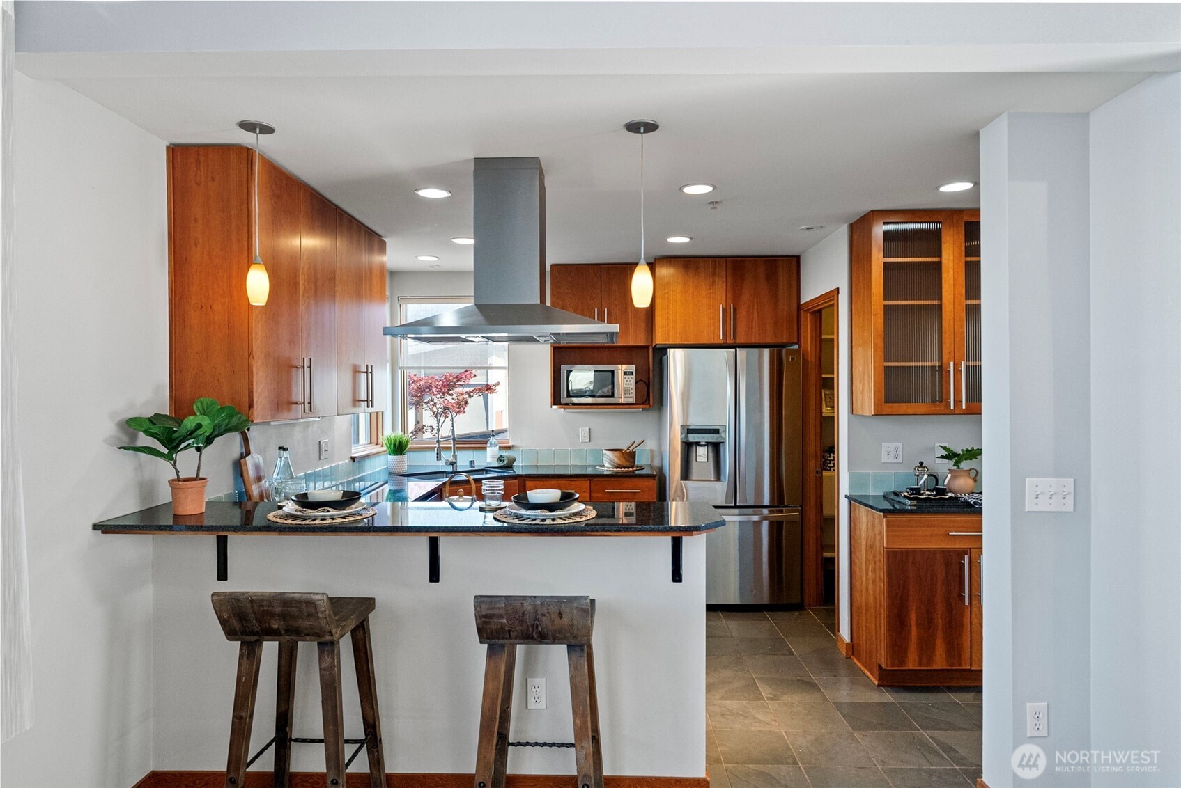 Gourmet kitchen with breakfast bar