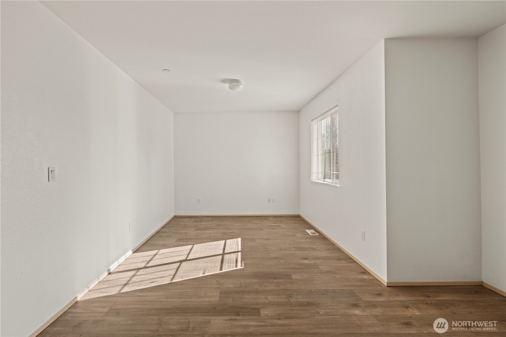 /NWM2518554/NWM2518554-14.jpg