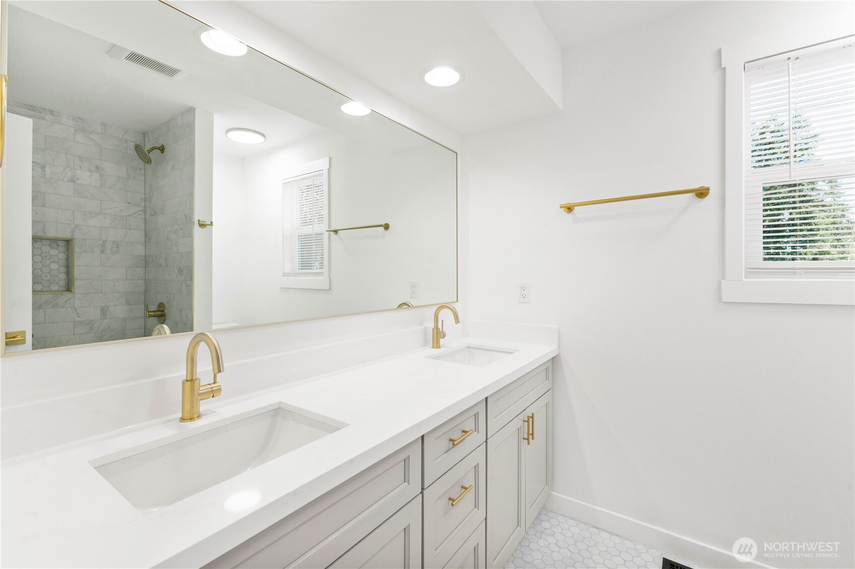Double vanity guest bathroom