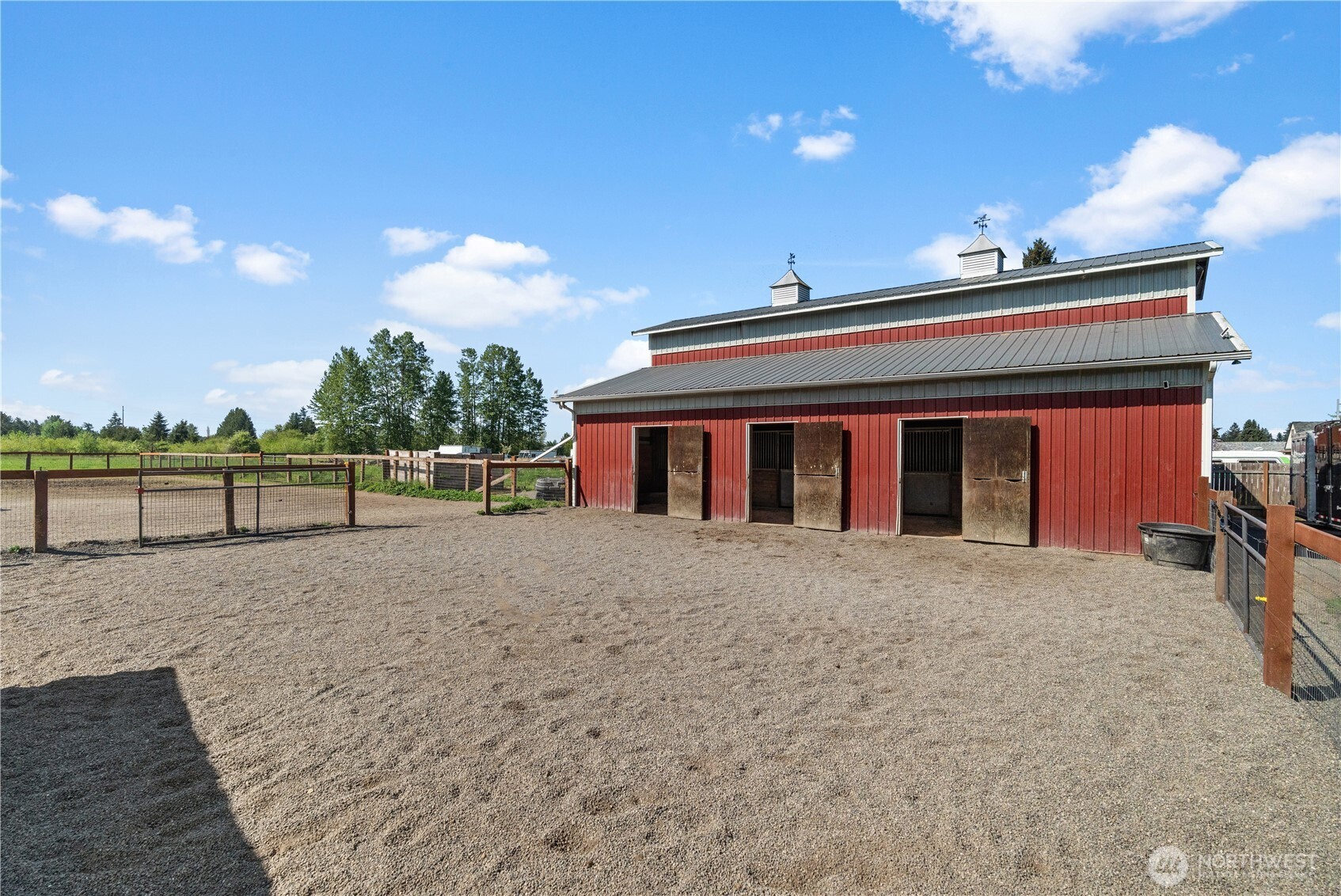 Great turn out off of barn
