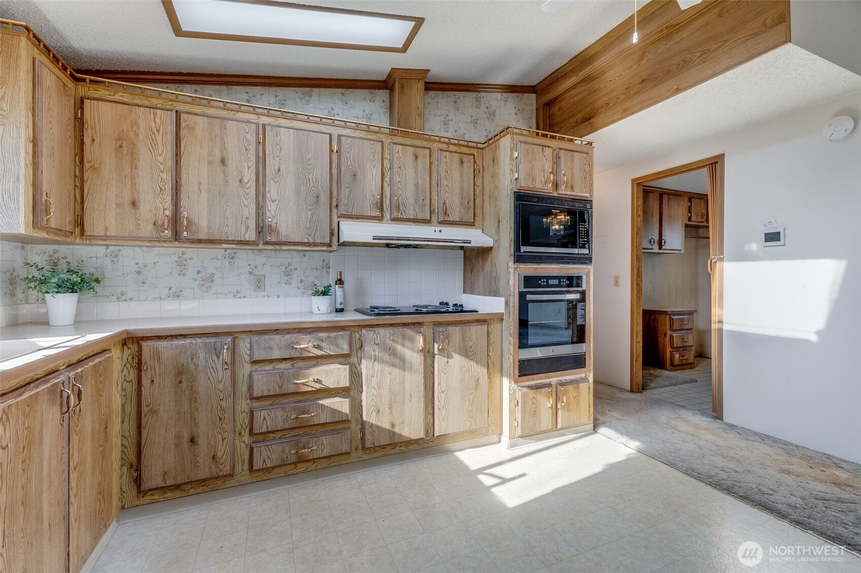 Lots of light in kitchen