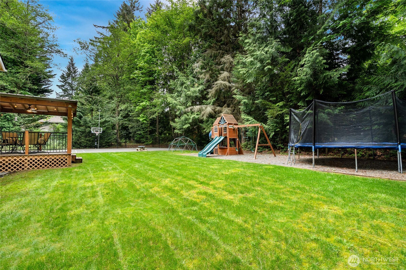 Grassy yard with so much space to play