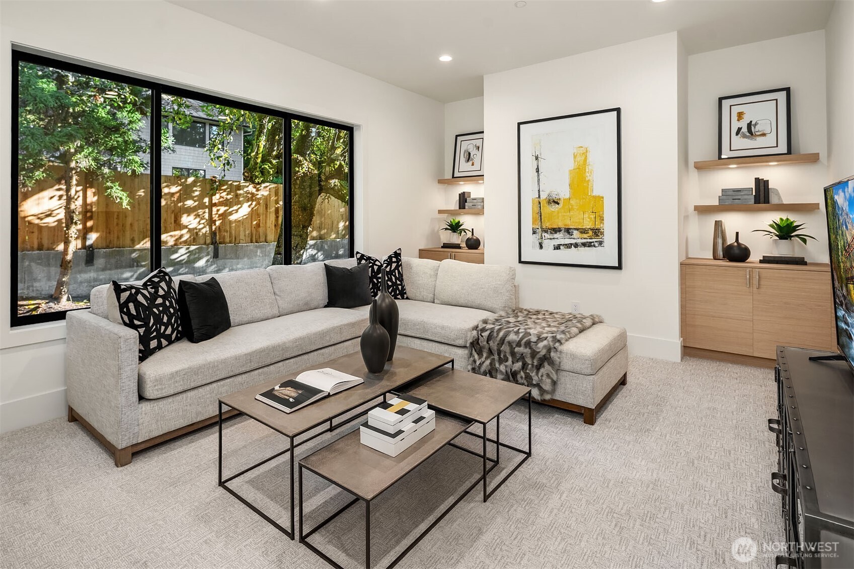 Flexible main floor bonus room