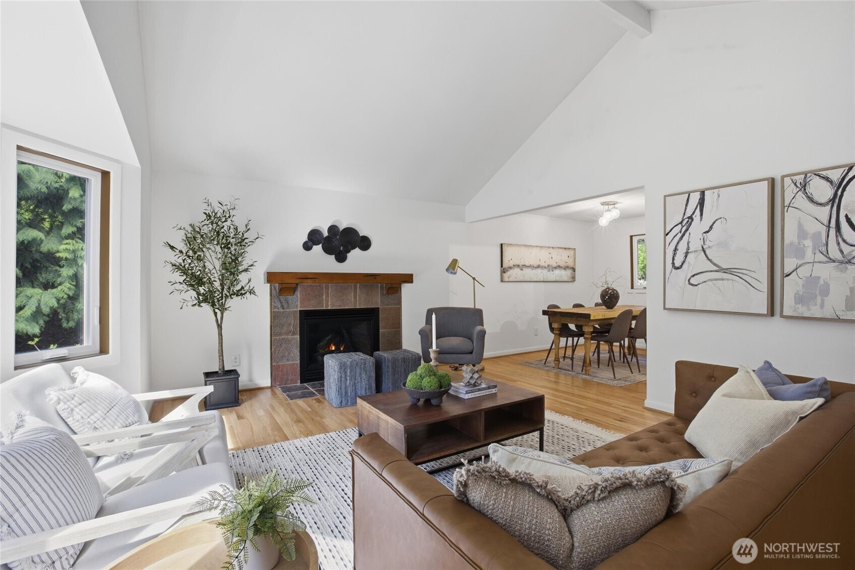 Charming Woodinville oasis with fruit trees, backyard trails, and a spacious entertainment deck