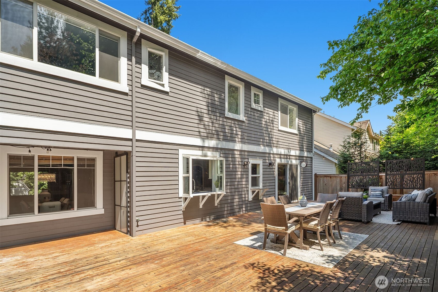 Low-maintenance backyard for maximum enjoyment.Ideal hangout in the summer with complete privacy and quiet.