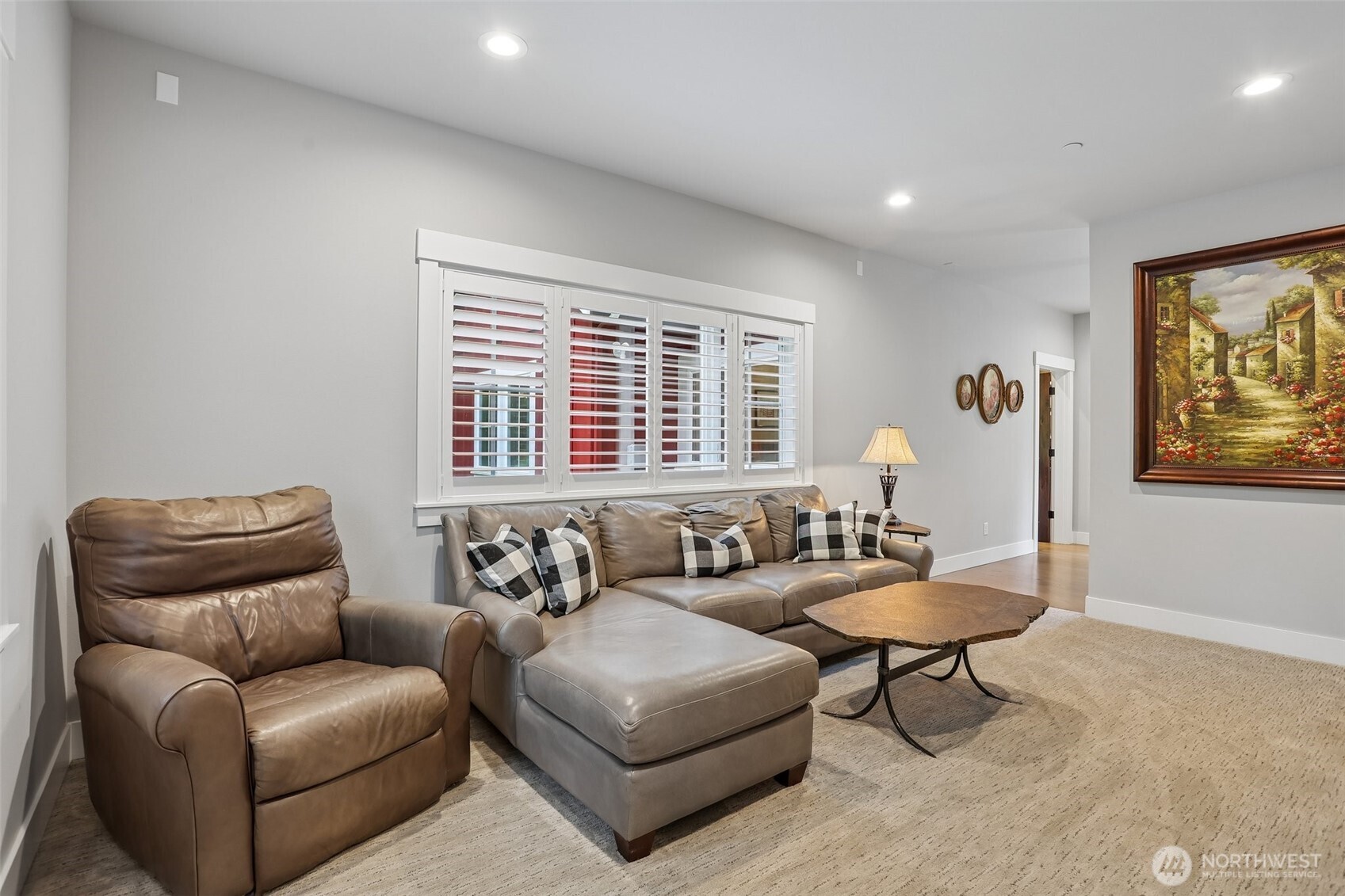 primary suite features second office/craft area