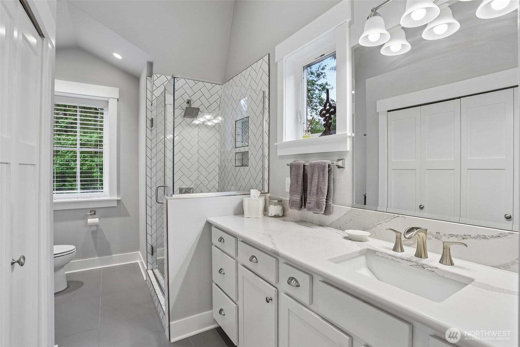 Don't miss second living quarters with two bedrooms