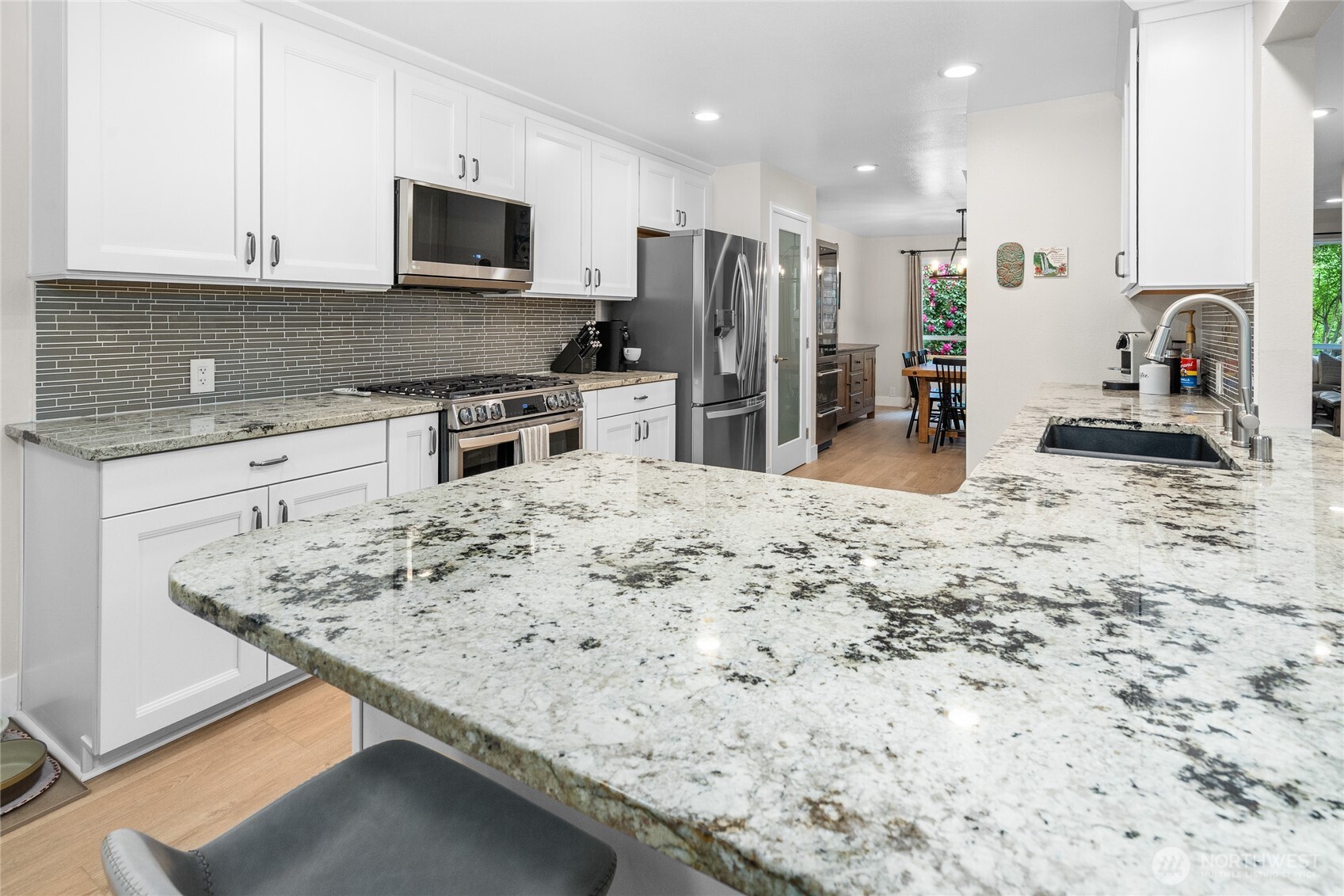 Remodeled kitchcen with gas range!