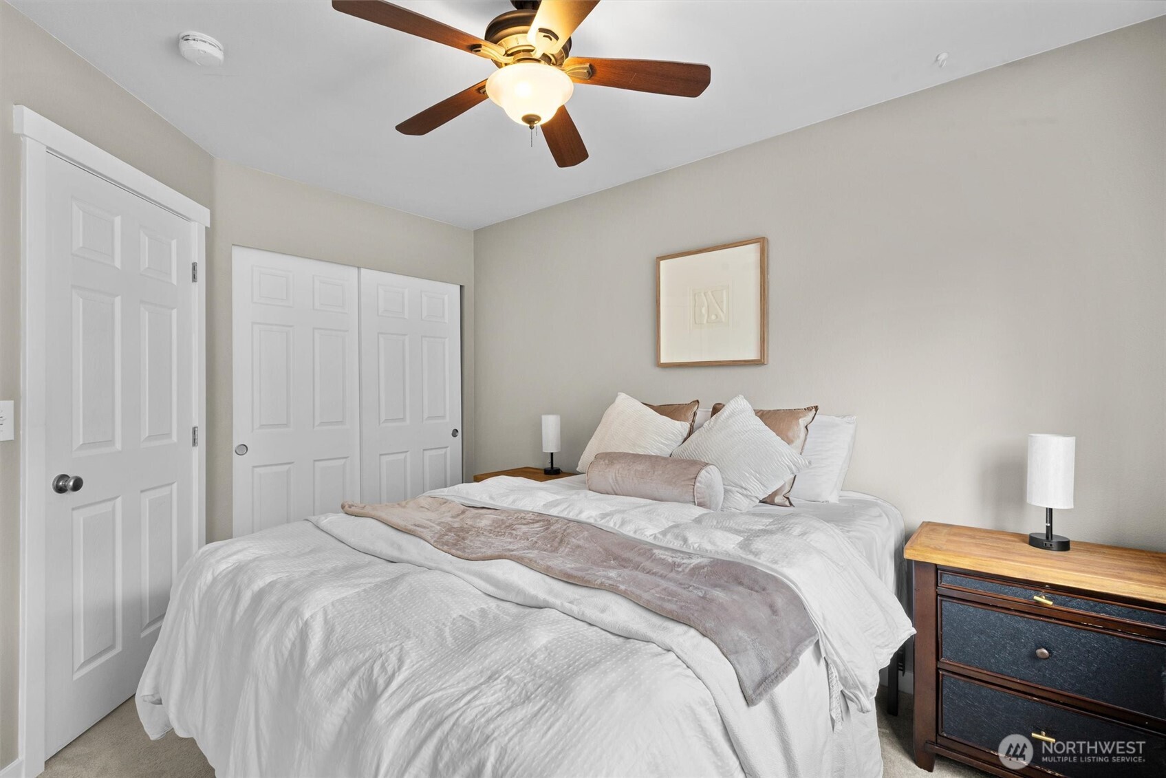 The 2nd bedroom.