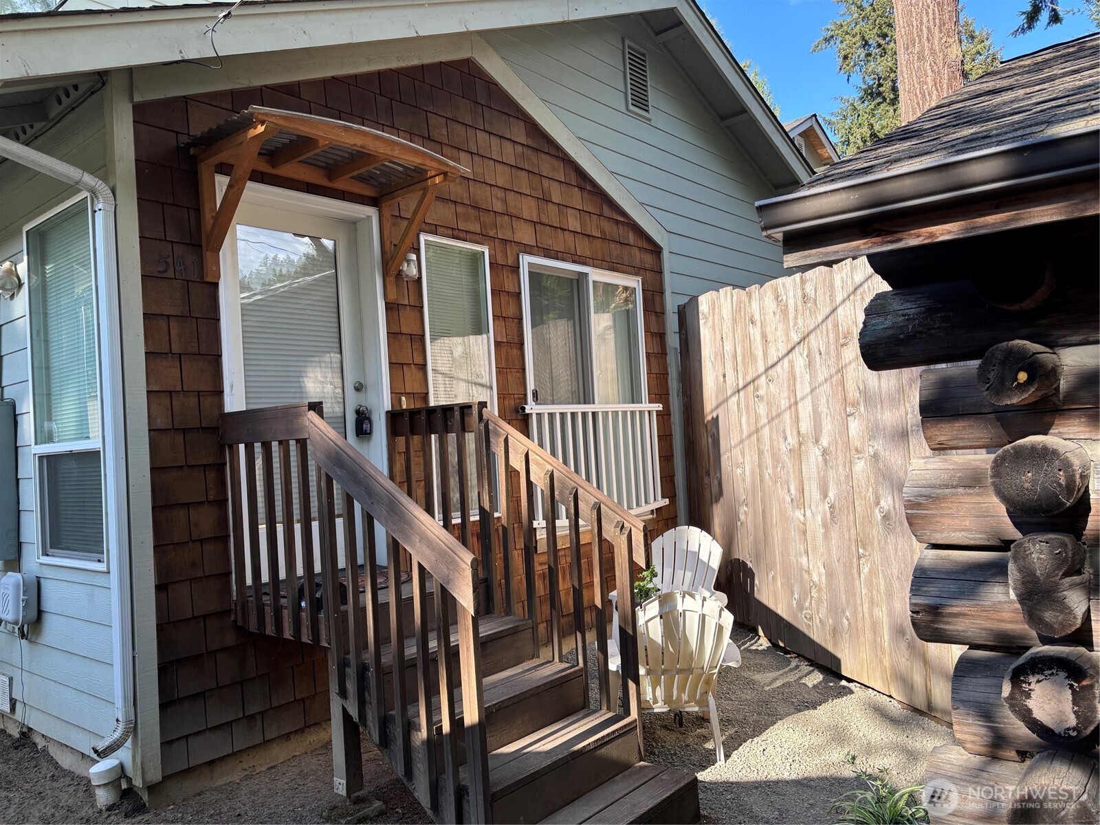 5 steps up to the Front entry of the 2 BR UNIT. this entry is quite private.