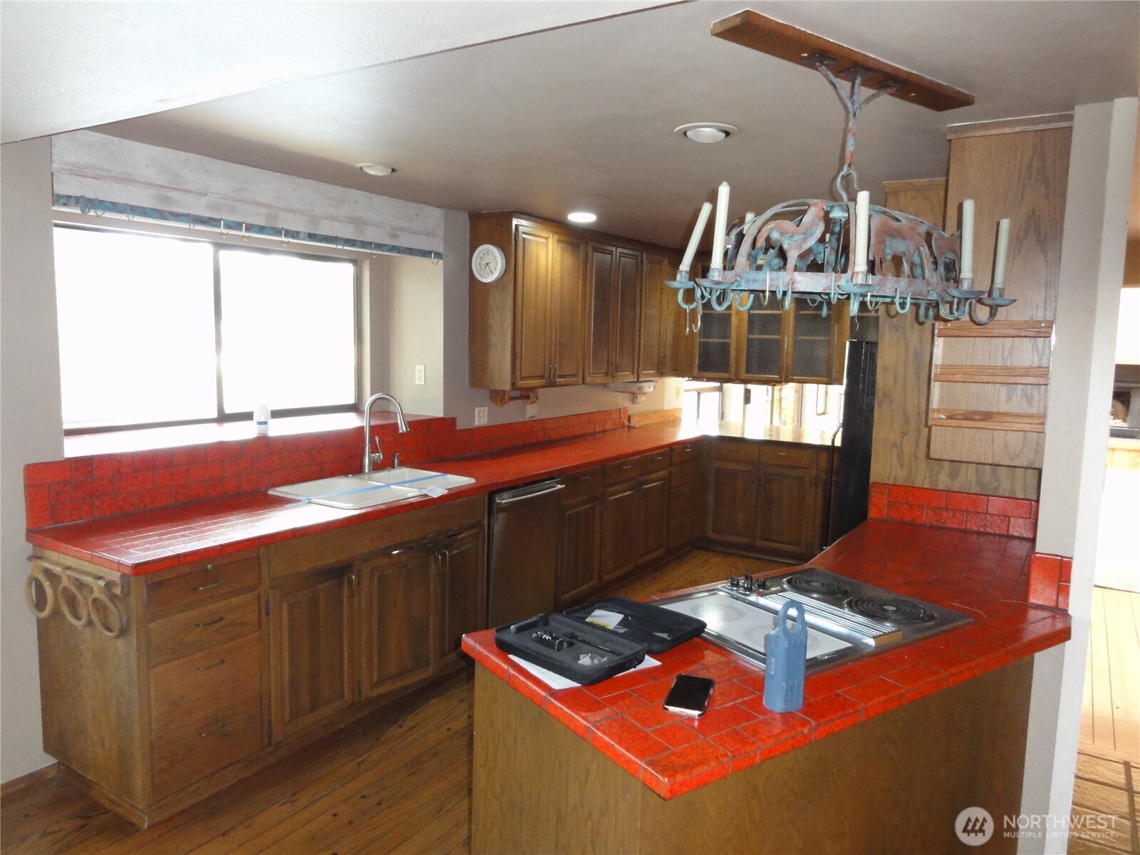 Spacious kitchen with plenty of cabinets and counter space. Eating area off kitchen.