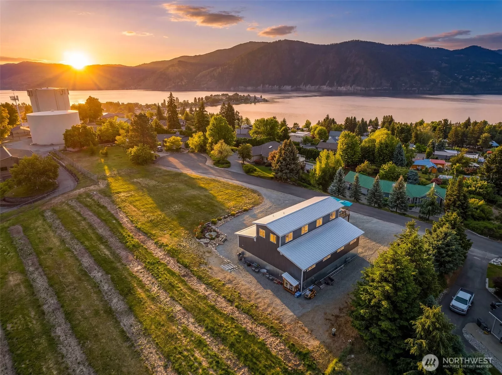 One -of-a-kind custom build with views of Lk Chelan