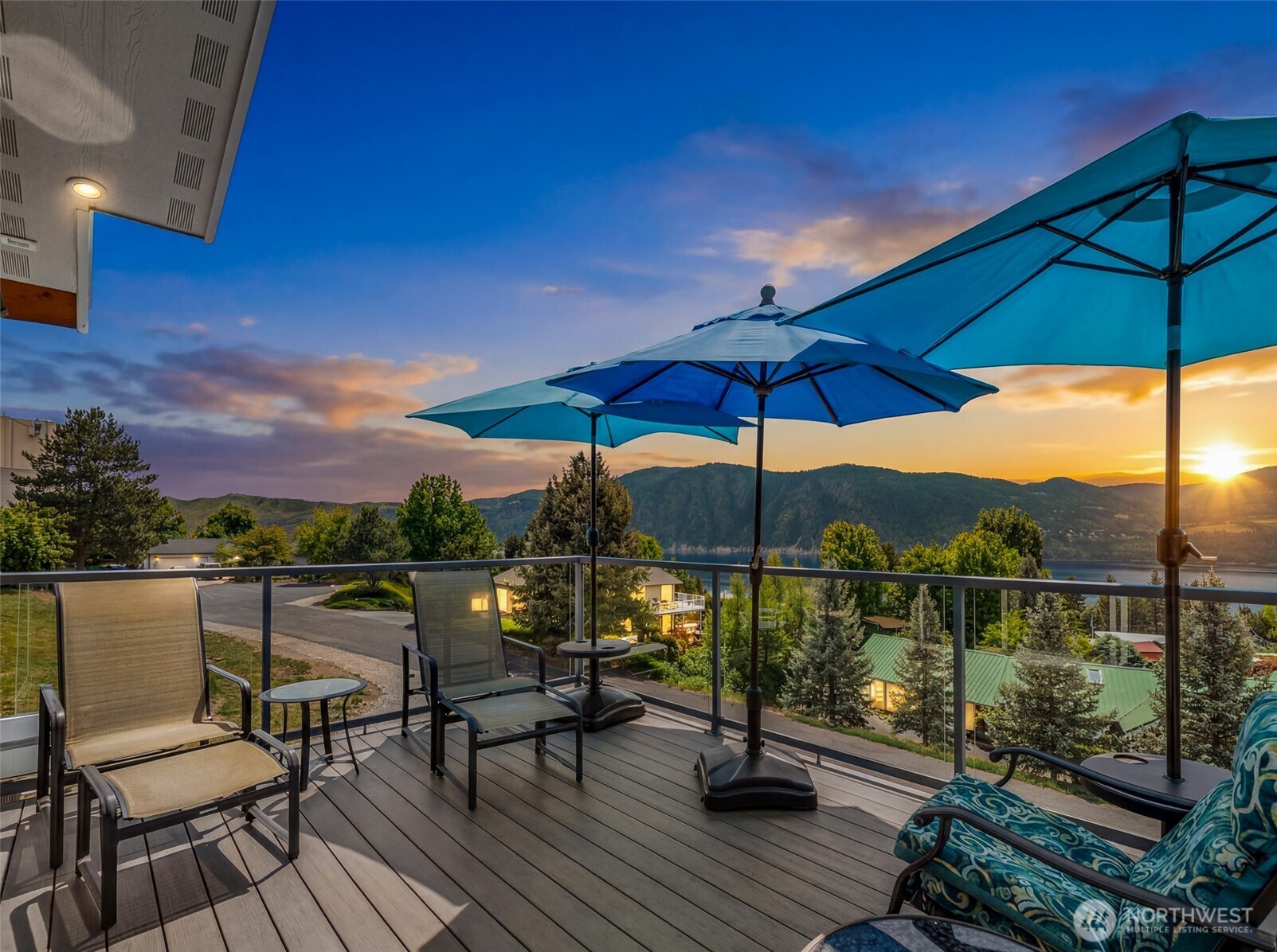 Relax and enjoy incredible views