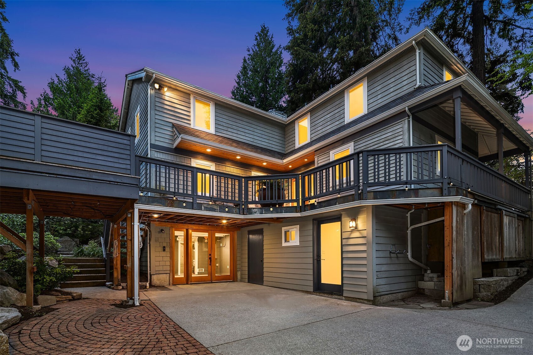 Garage/Office space, storage room, flex-space with 1/2 Bath