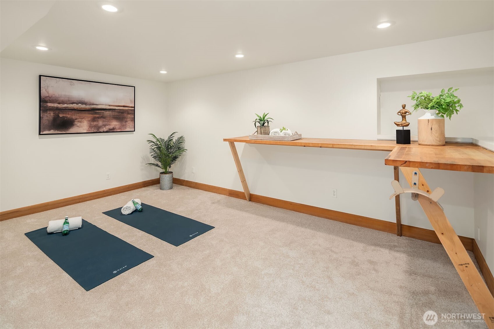 Flex space on lower level with separate entrance