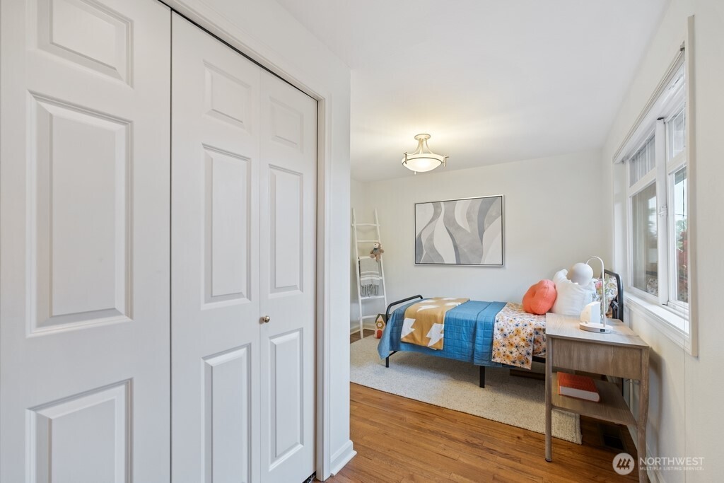 Bonus nook in main floor bedroom
