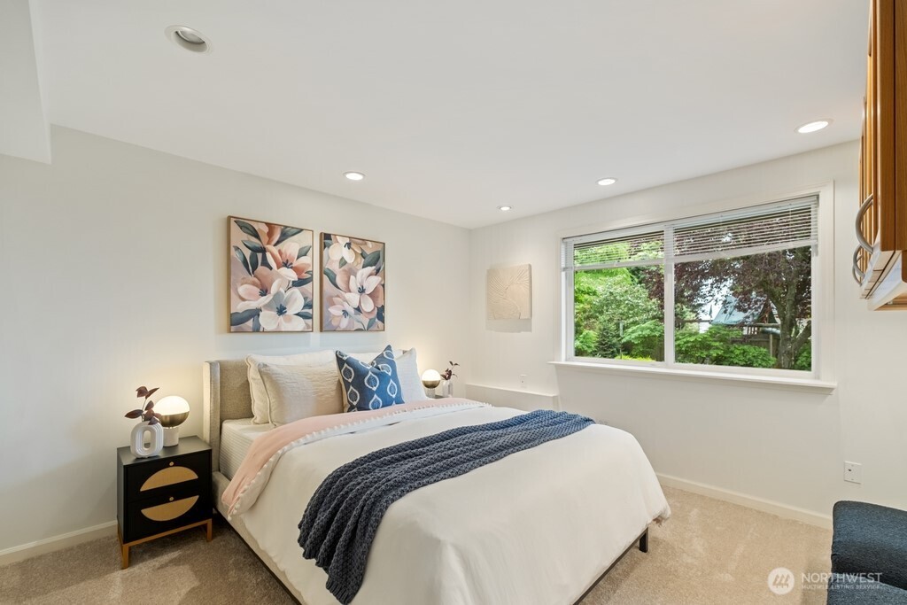 Lower level spacious bedroom