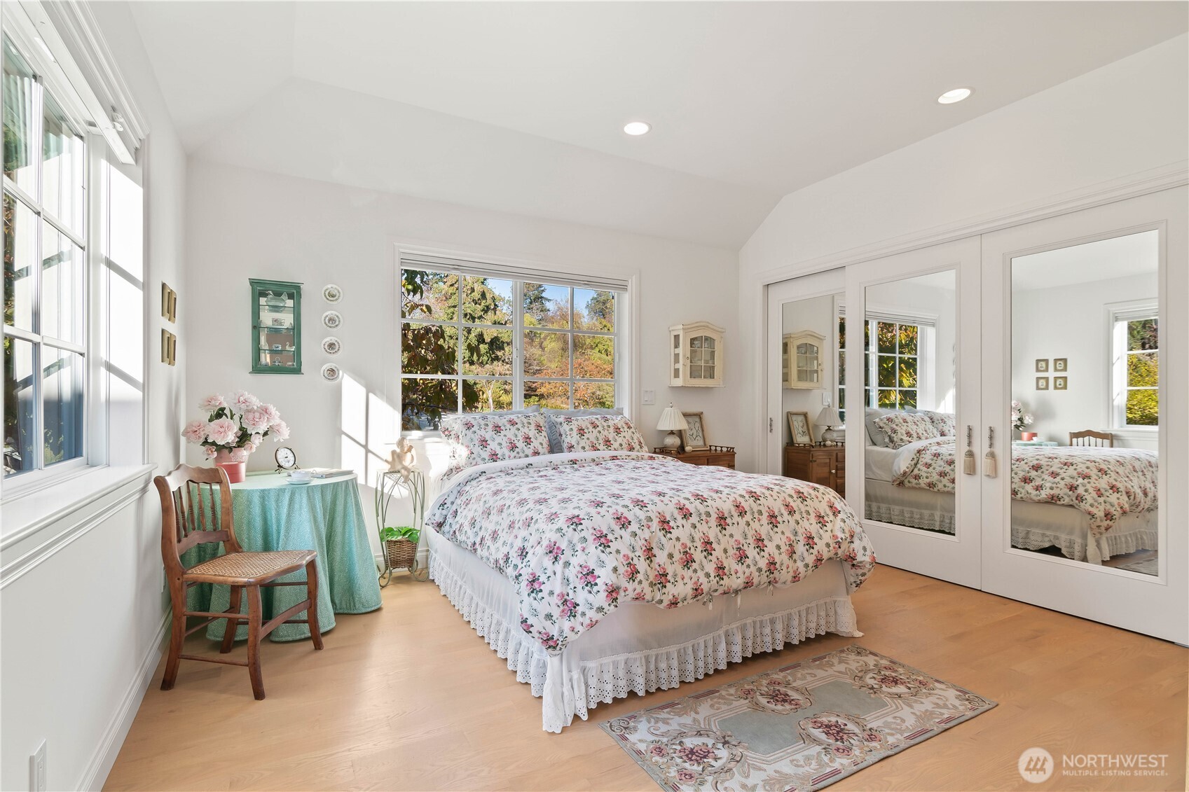 Guest bedroom