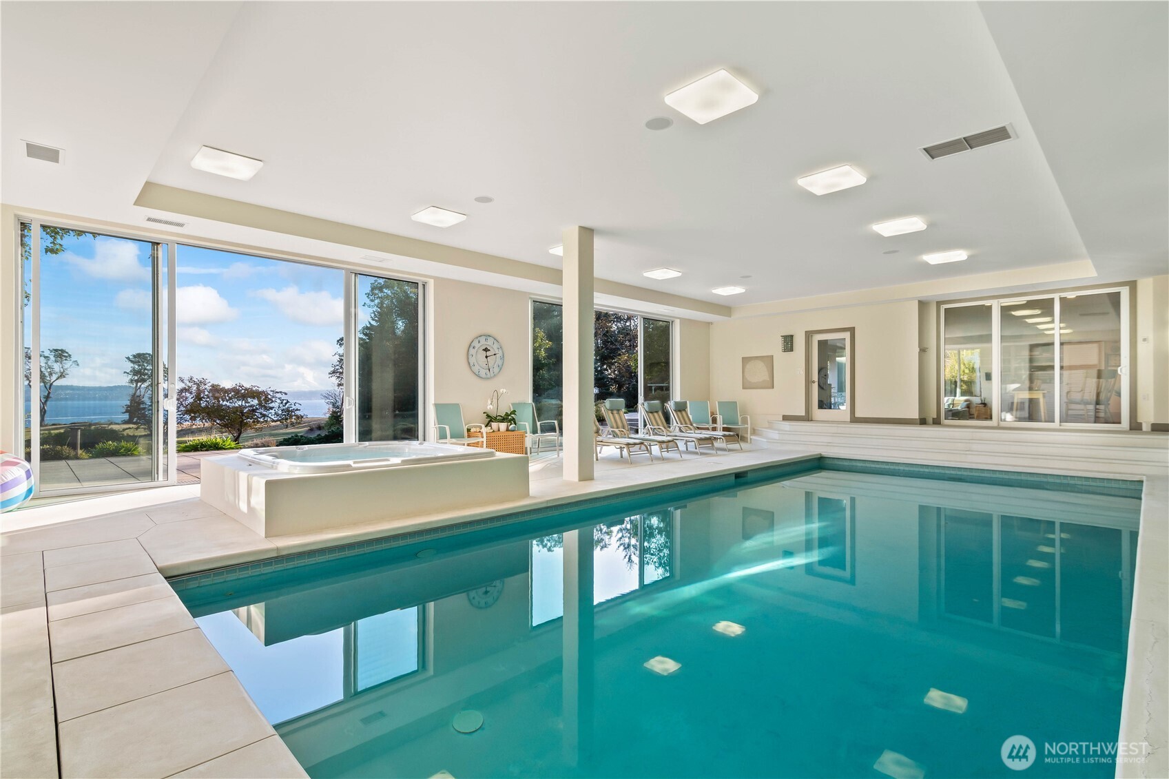 Indoor/outdoor pool